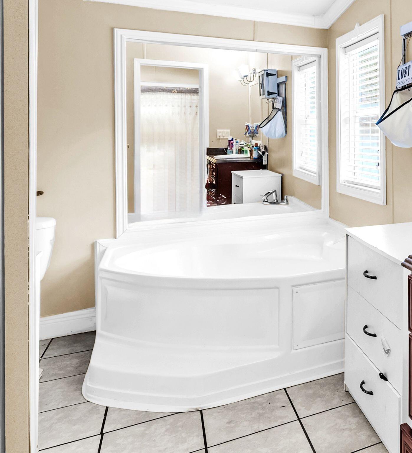 (LOT 6 BLK D MALLET PINES S/D UNREC) DESC AS: COM @ THE NW/C OF SEC 35; E 369.36FT ALONG SEC LINE, - Residential