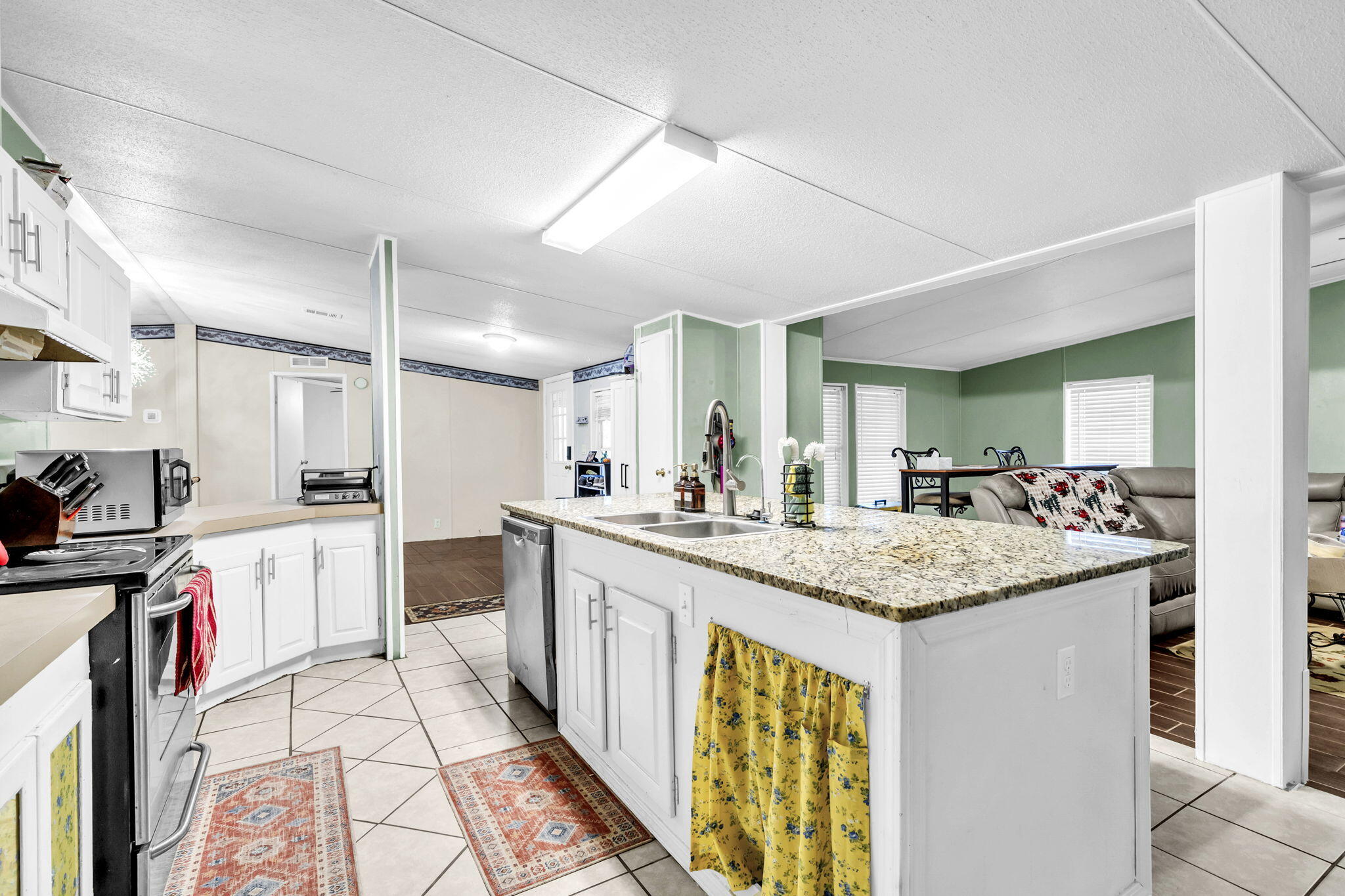 (LOT 6 BLK D MALLET PINES S/D UNREC) DESC AS: COM @ THE NW/C OF SEC 35; E 369.36FT ALONG SEC LINE, - Residential