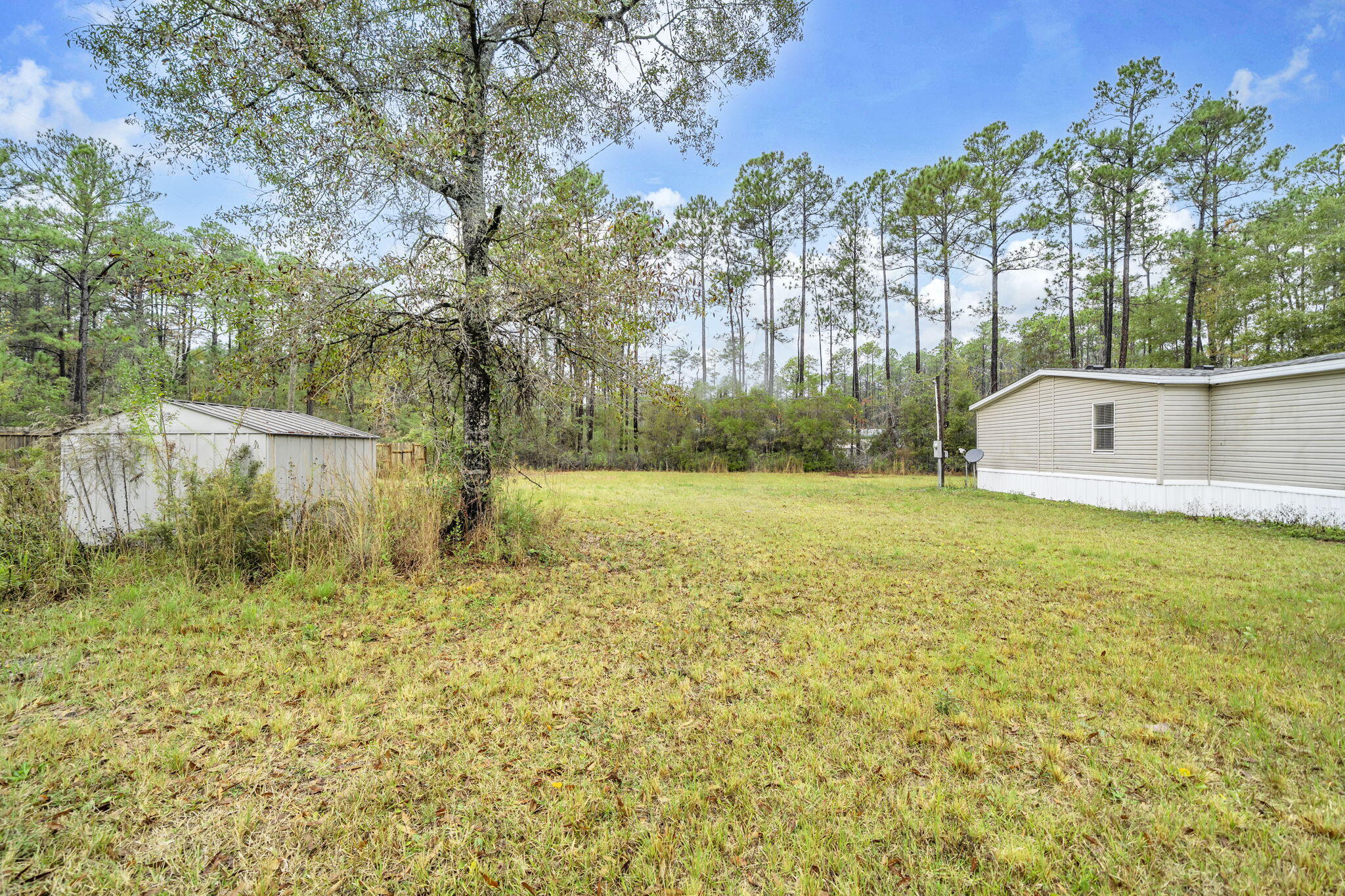 (LOT 6 BLK D MALLET PINES S/D UNREC) DESC AS: COM @ THE NW/C OF SEC 35; E 369.36FT ALONG SEC LINE, - Residential