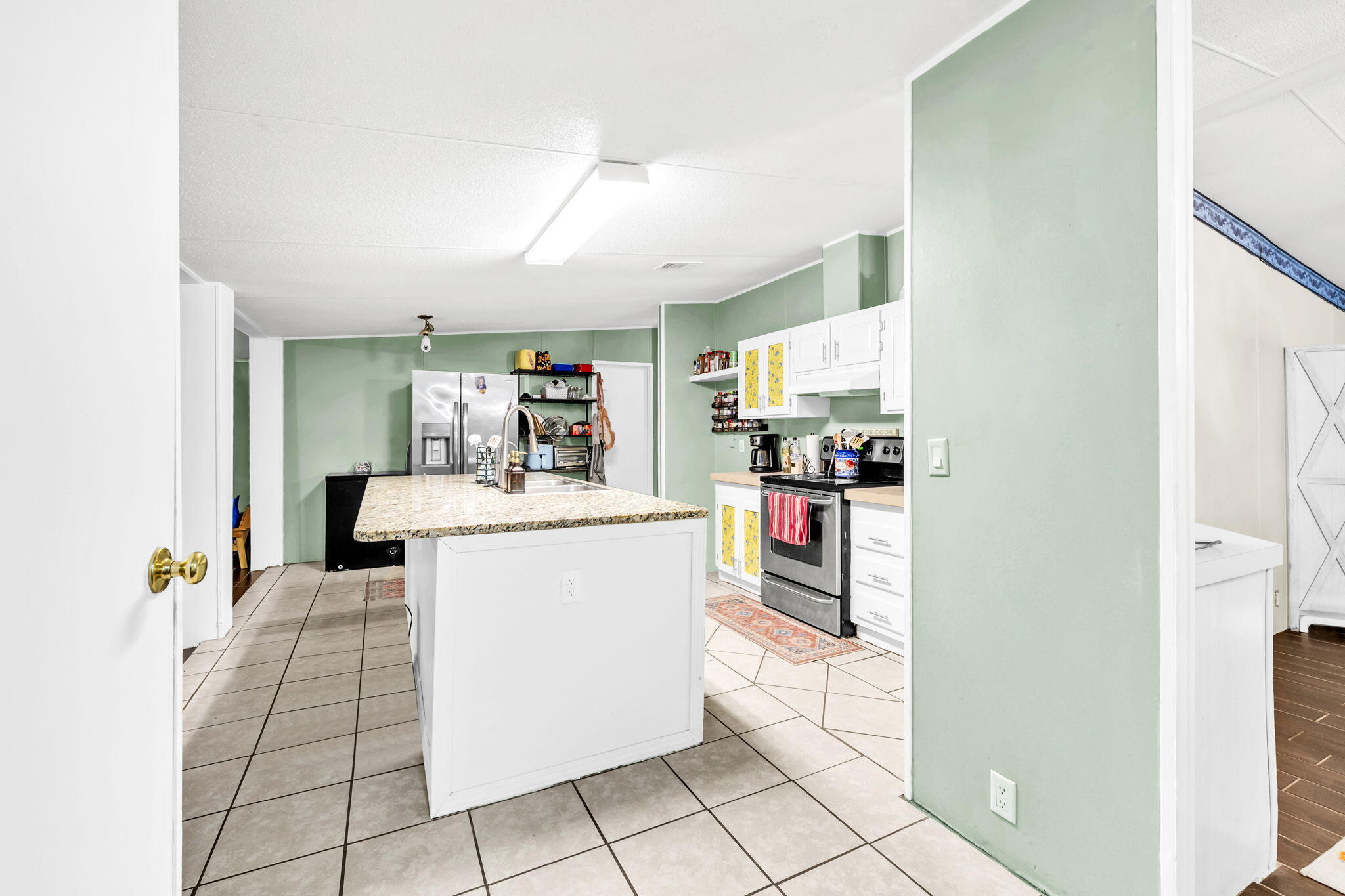 (LOT 6 BLK D MALLET PINES S/D UNREC) DESC AS: COM @ THE NW/C OF SEC 35; E 369.36FT ALONG SEC LINE, - Residential