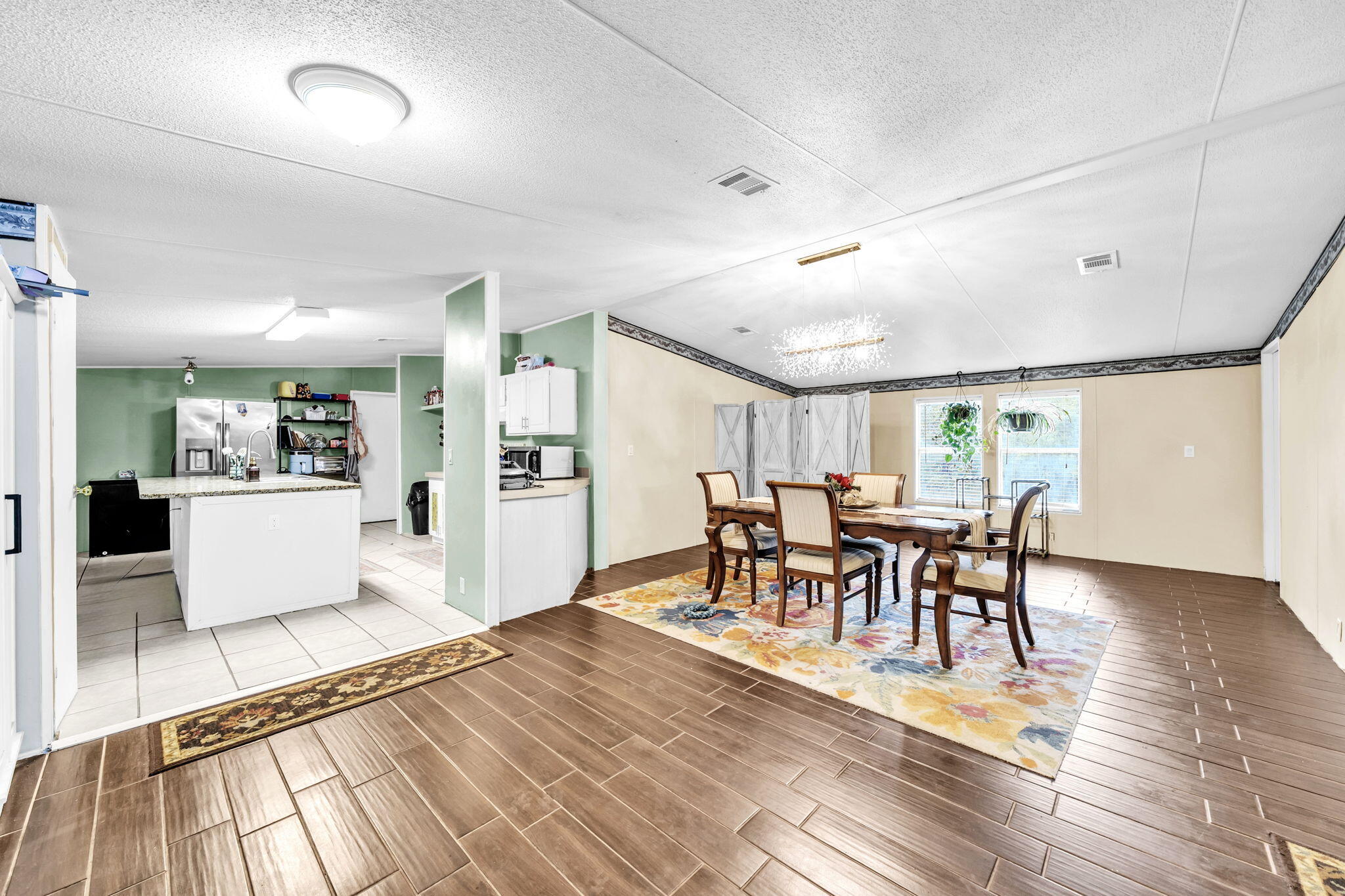 (LOT 6 BLK D MALLET PINES S/D UNREC) DESC AS: COM @ THE NW/C OF SEC 35; E 369.36FT ALONG SEC LINE, - Residential