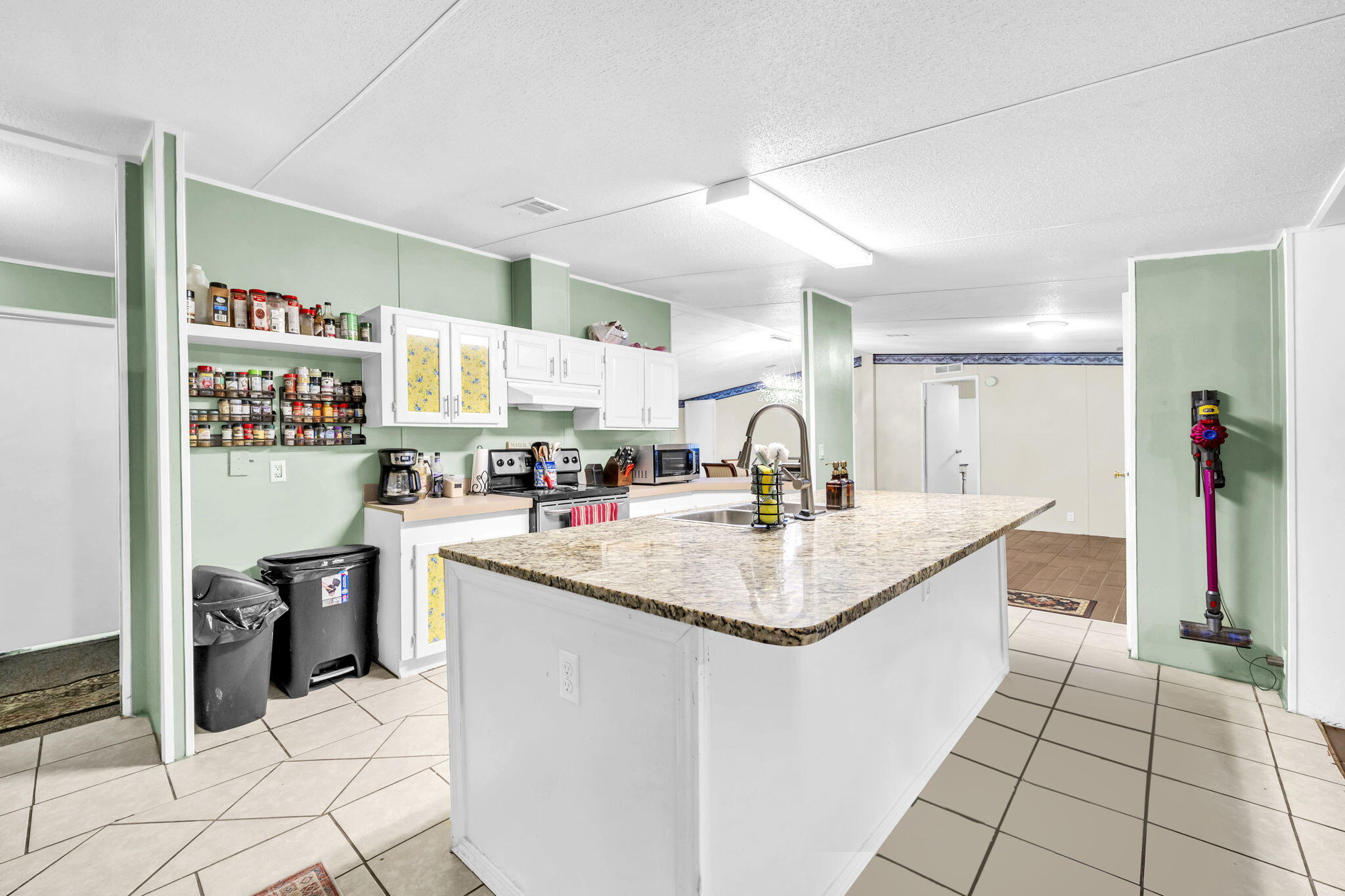 (LOT 6 BLK D MALLET PINES S/D UNREC) DESC AS: COM @ THE NW/C OF SEC 35; E 369.36FT ALONG SEC LINE, - Residential