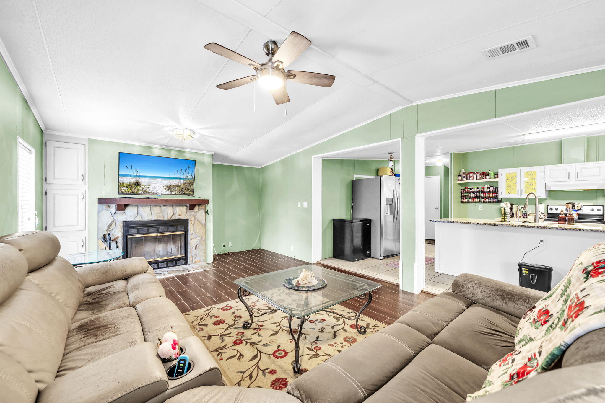 (LOT 6 BLK D MALLET PINES S/D UNREC) DESC AS: COM @ THE NW/C OF SEC 35; E 369.36FT ALONG SEC LINE, - Residential