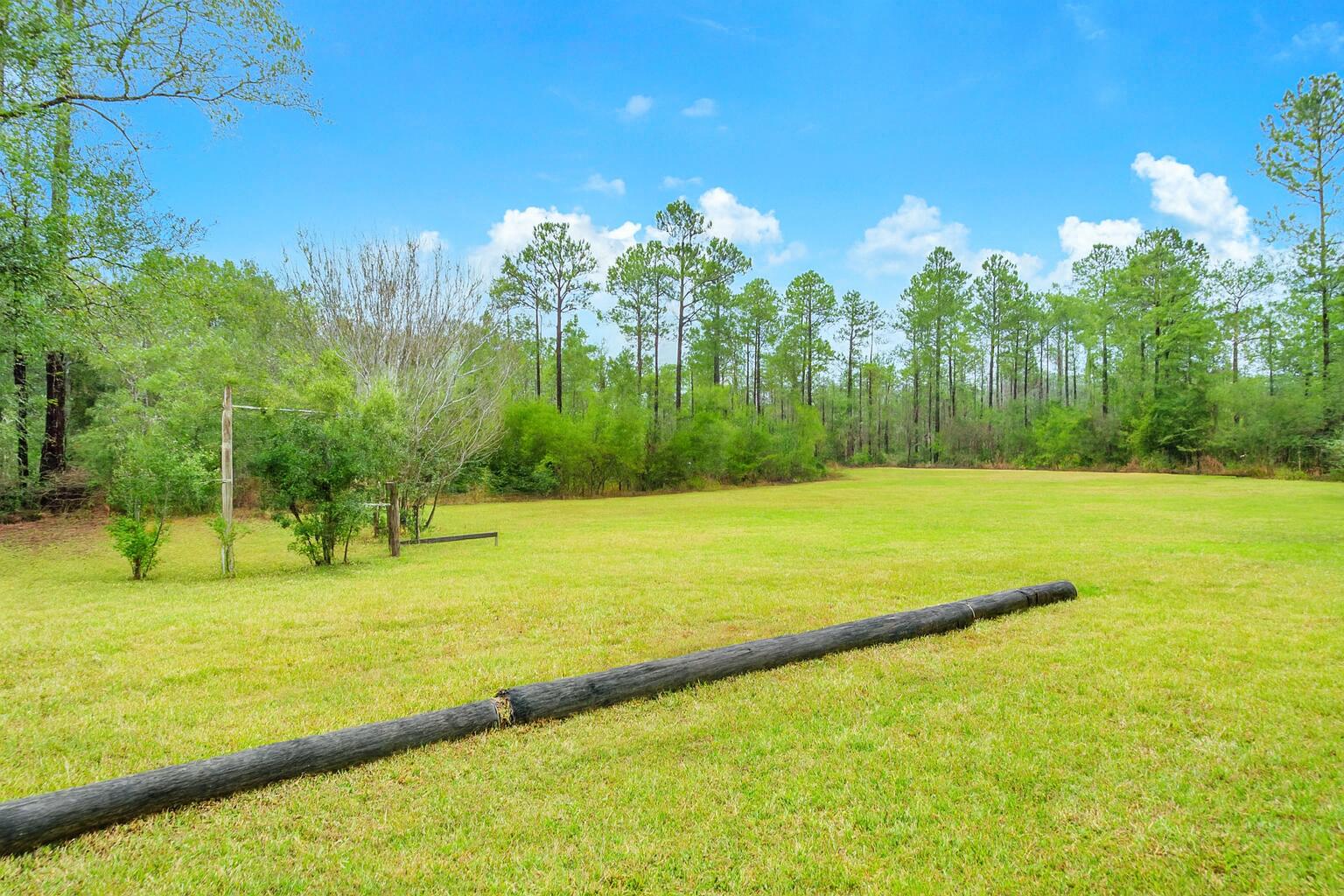 (LOT 6 BLK D MALLET PINES S/D UNREC) DESC AS: COM @ THE NW/C OF SEC 35; E 369.36FT ALONG SEC LINE, - Residential