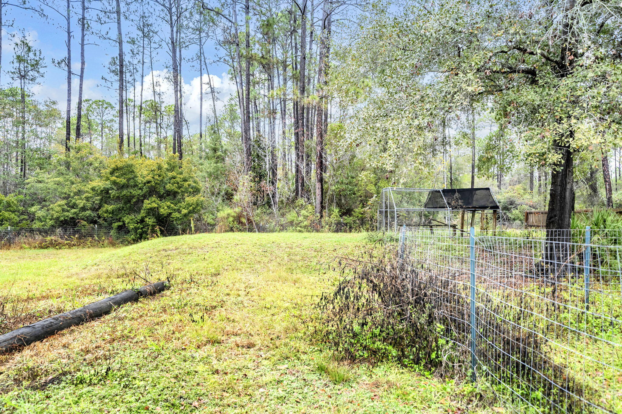 (LOT 6 BLK D MALLET PINES S/D UNREC) DESC AS: COM @ THE NW/C OF SEC 35; E 369.36FT ALONG SEC LINE, - Residential