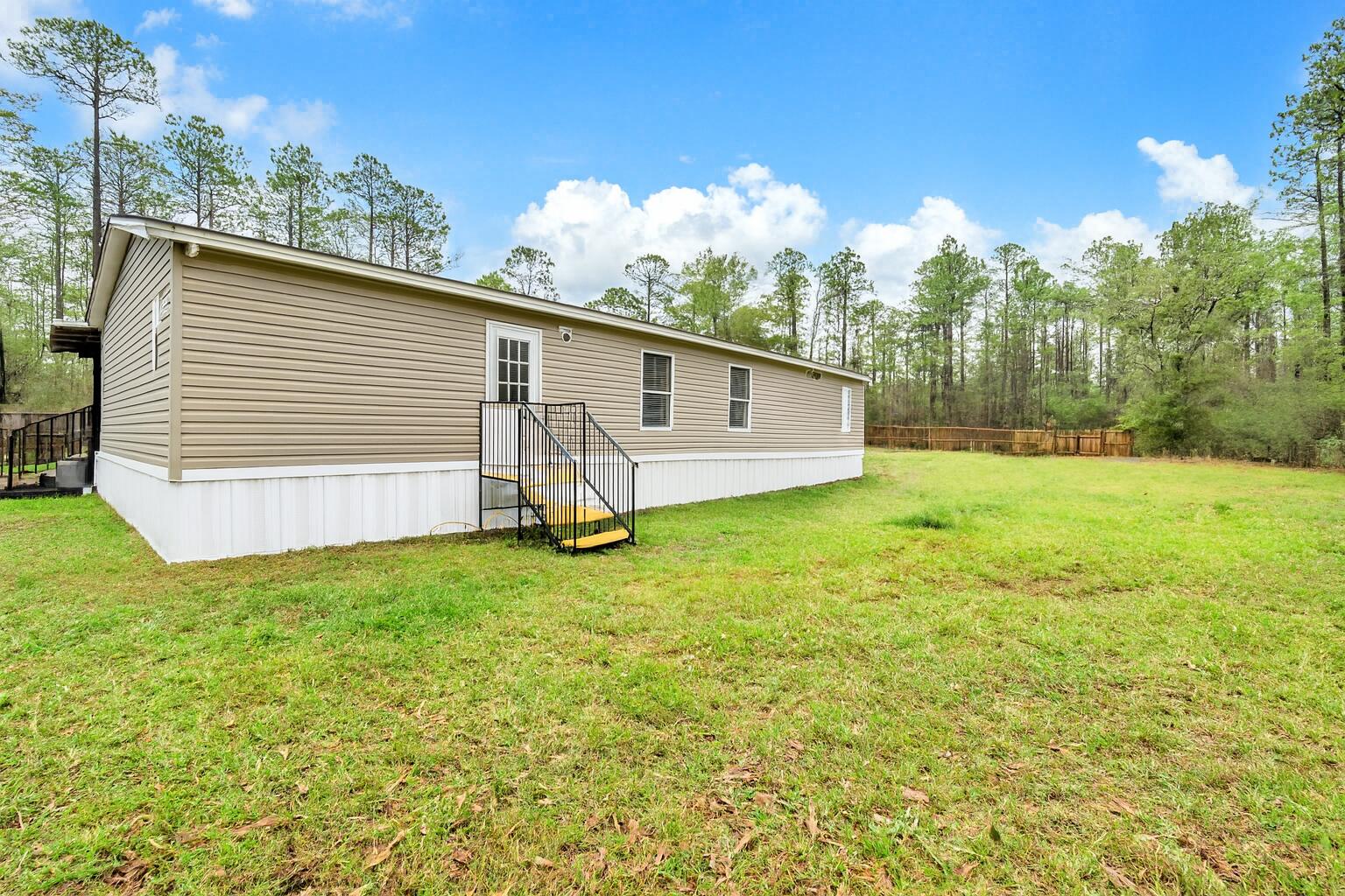 (LOT 6 BLK D MALLET PINES S/D UNREC) DESC AS: COM @ THE NW/C OF SEC 35; E 369.36FT ALONG SEC LINE, - Residential