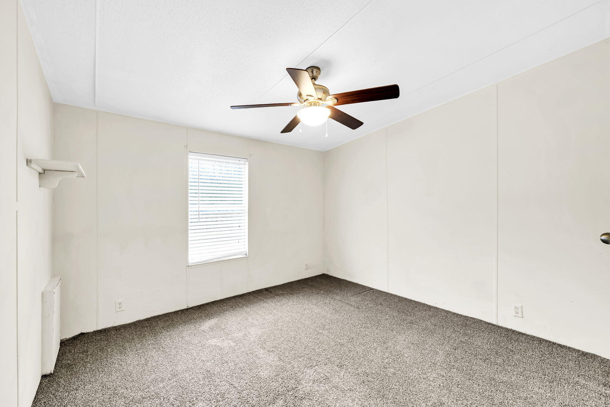 (LOT 6 BLK D MALLET PINES S/D UNREC) DESC AS: COM @ THE NW/C OF SEC 35; E 369.36FT ALONG SEC LINE, - Residential