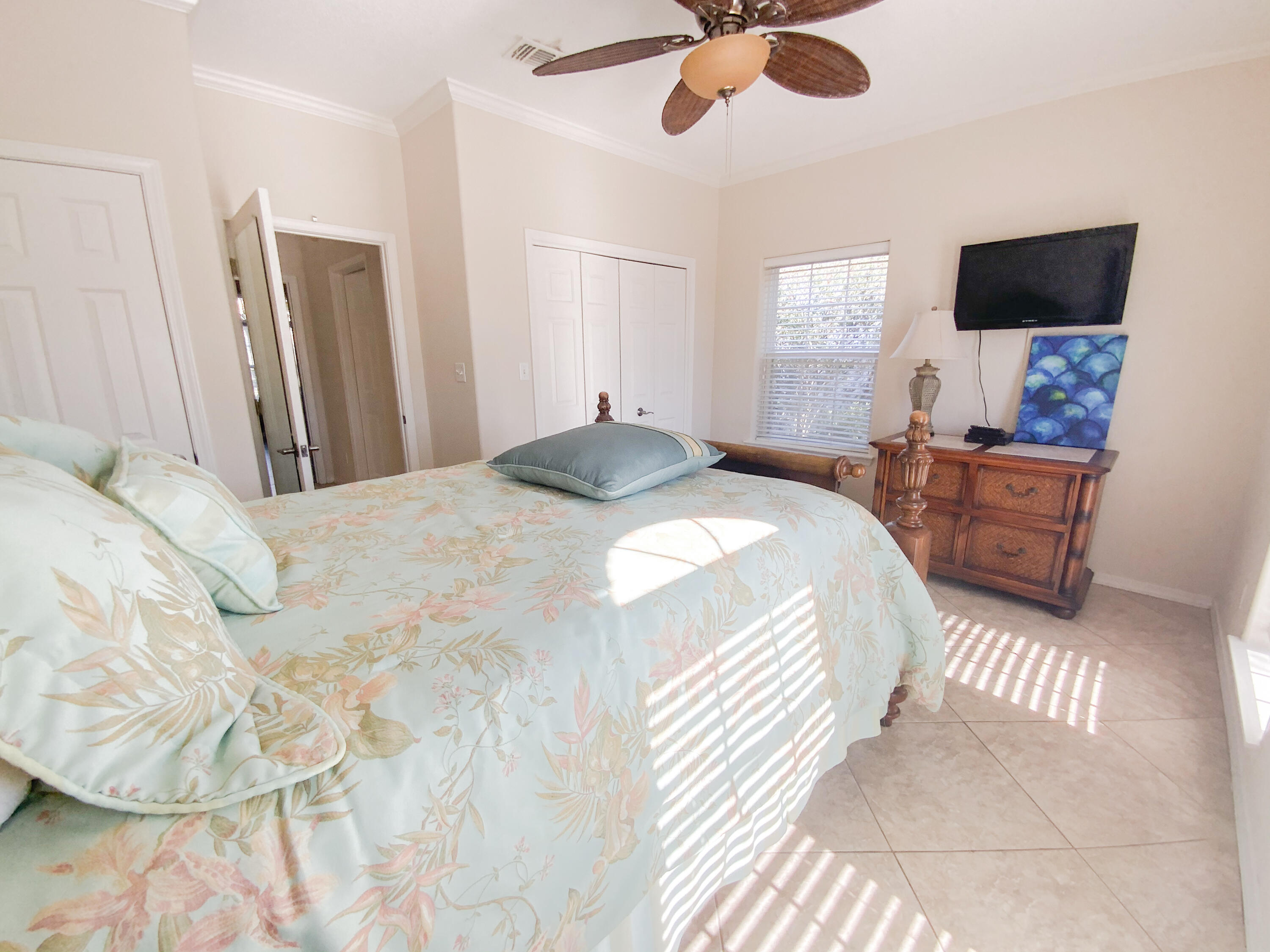 HOLIDAY ISLE - Residential Lease
