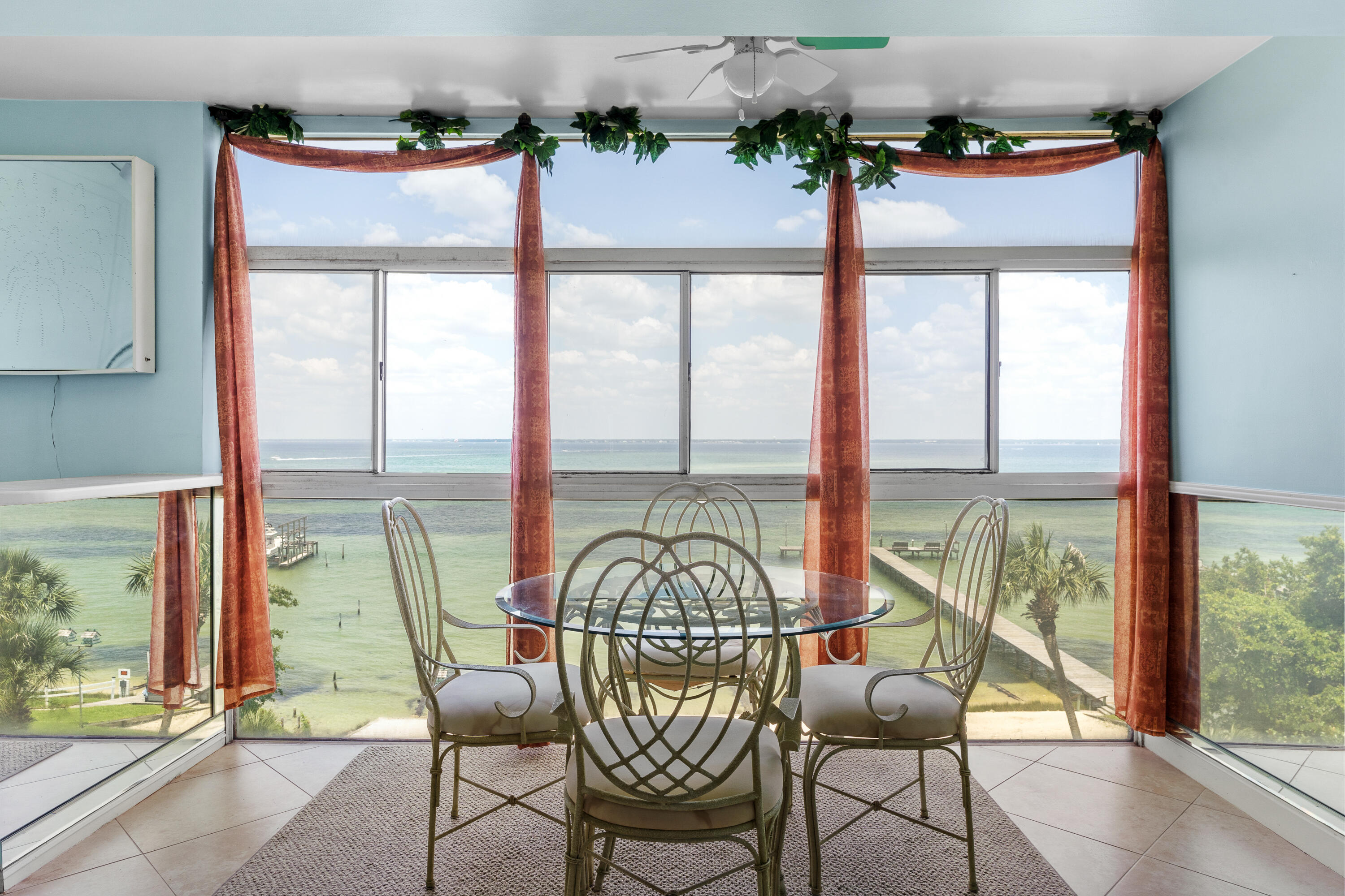 VALENCIA CONDO - Residential