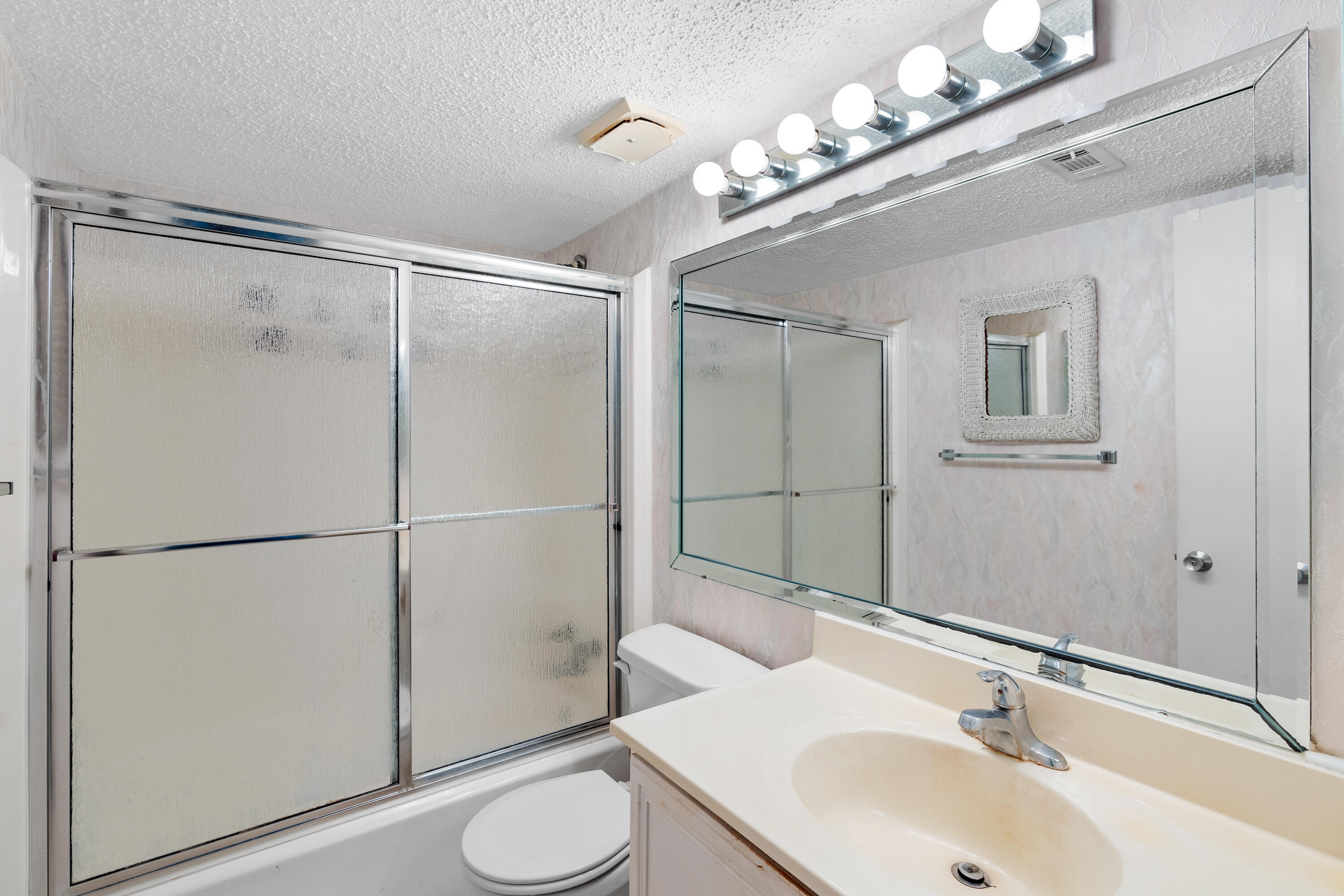 VALENCIA CONDO - Residential