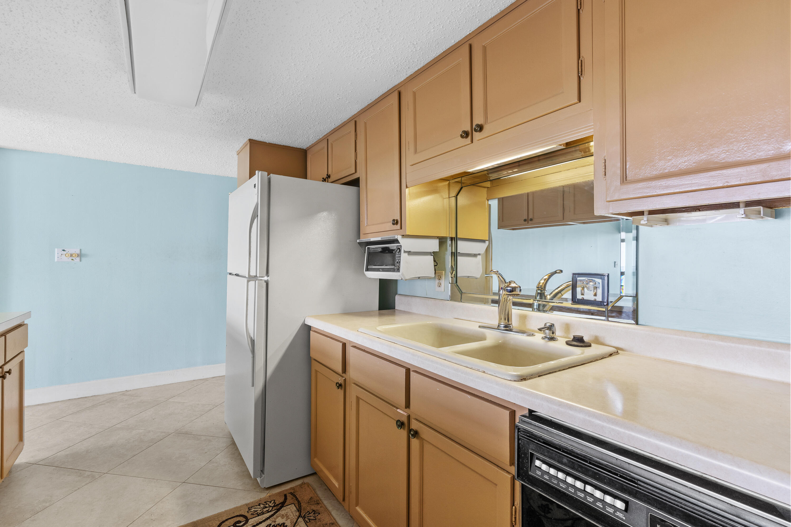 VALENCIA CONDO - Residential