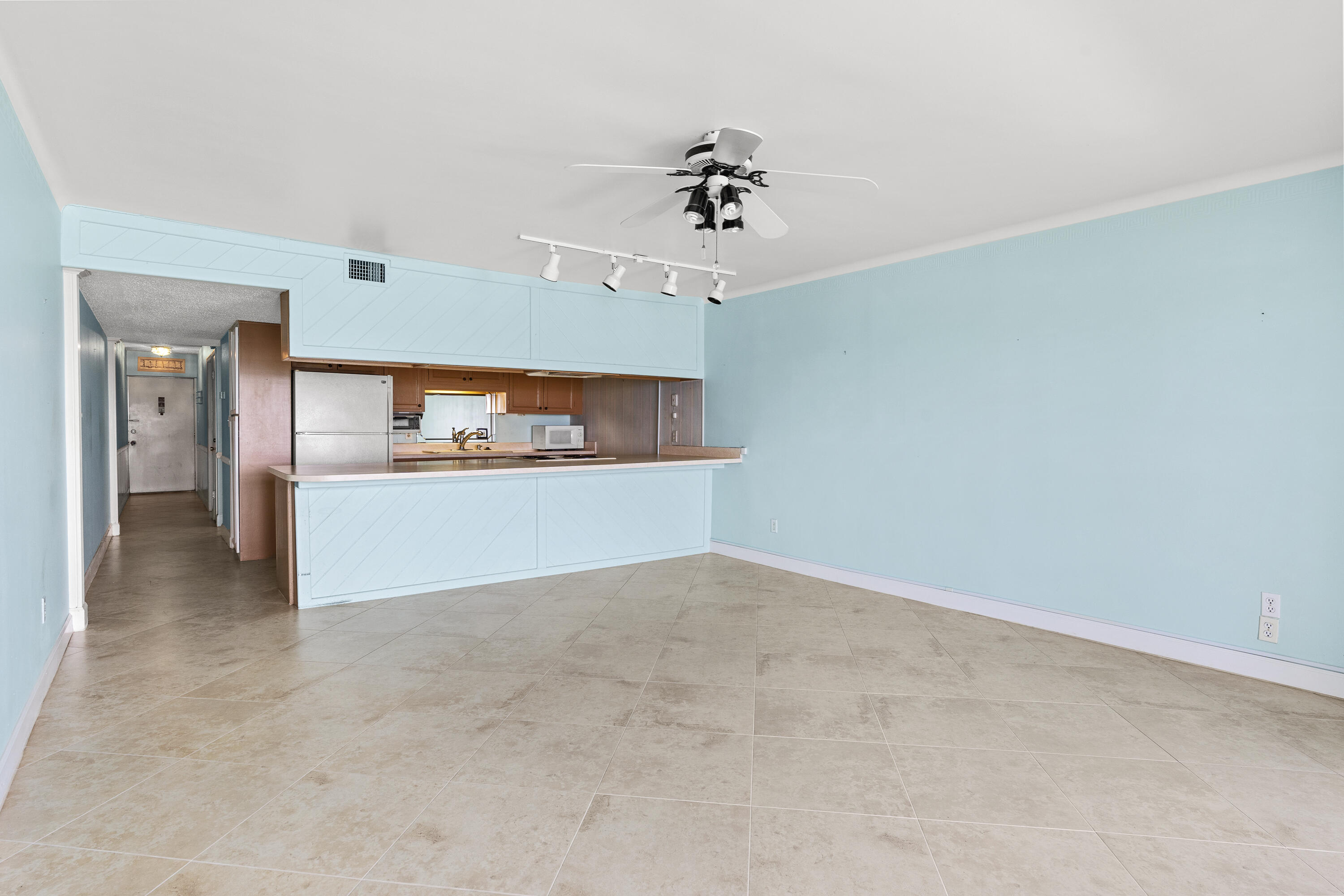 VALENCIA CONDO - Residential