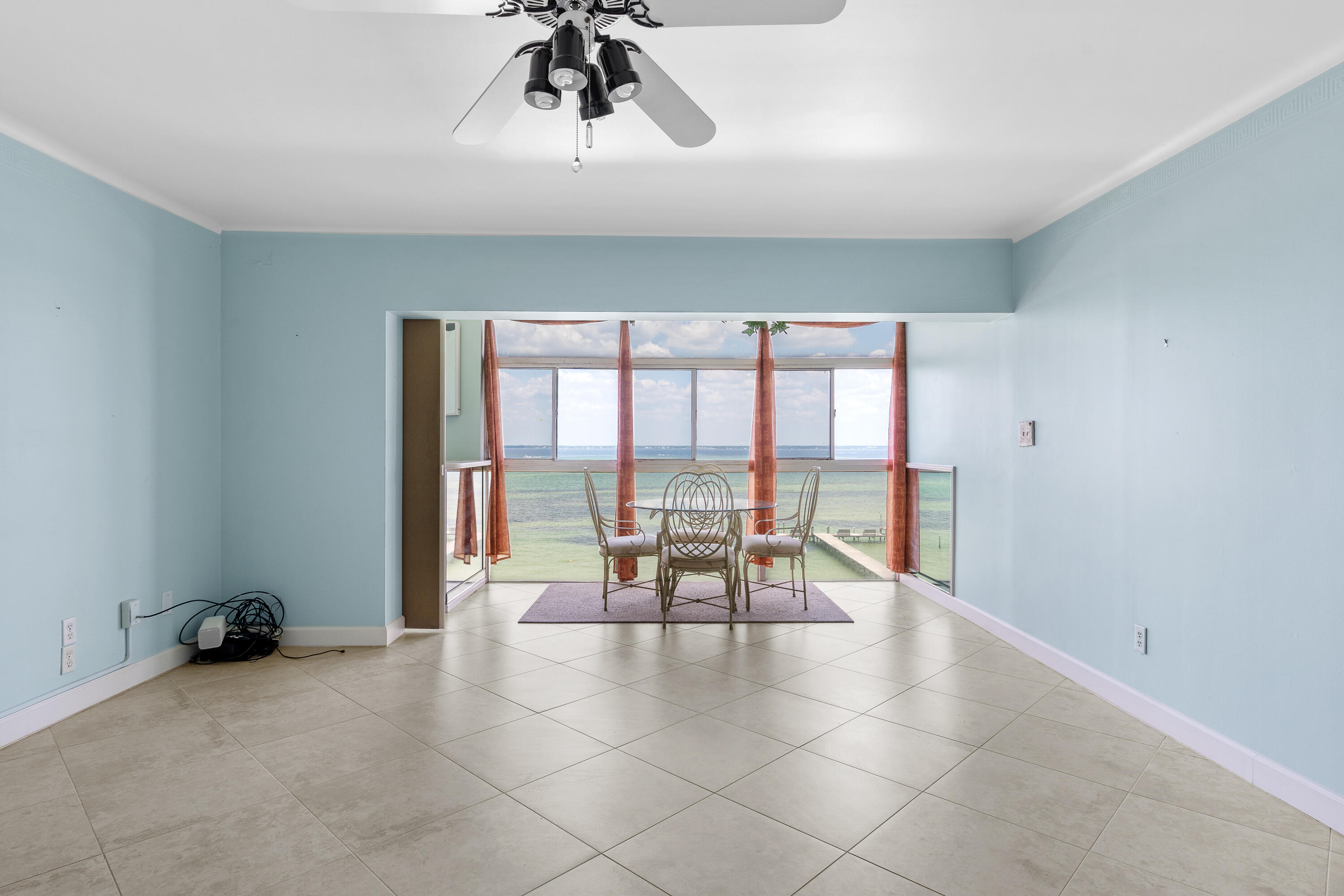 VALENCIA CONDO - Residential