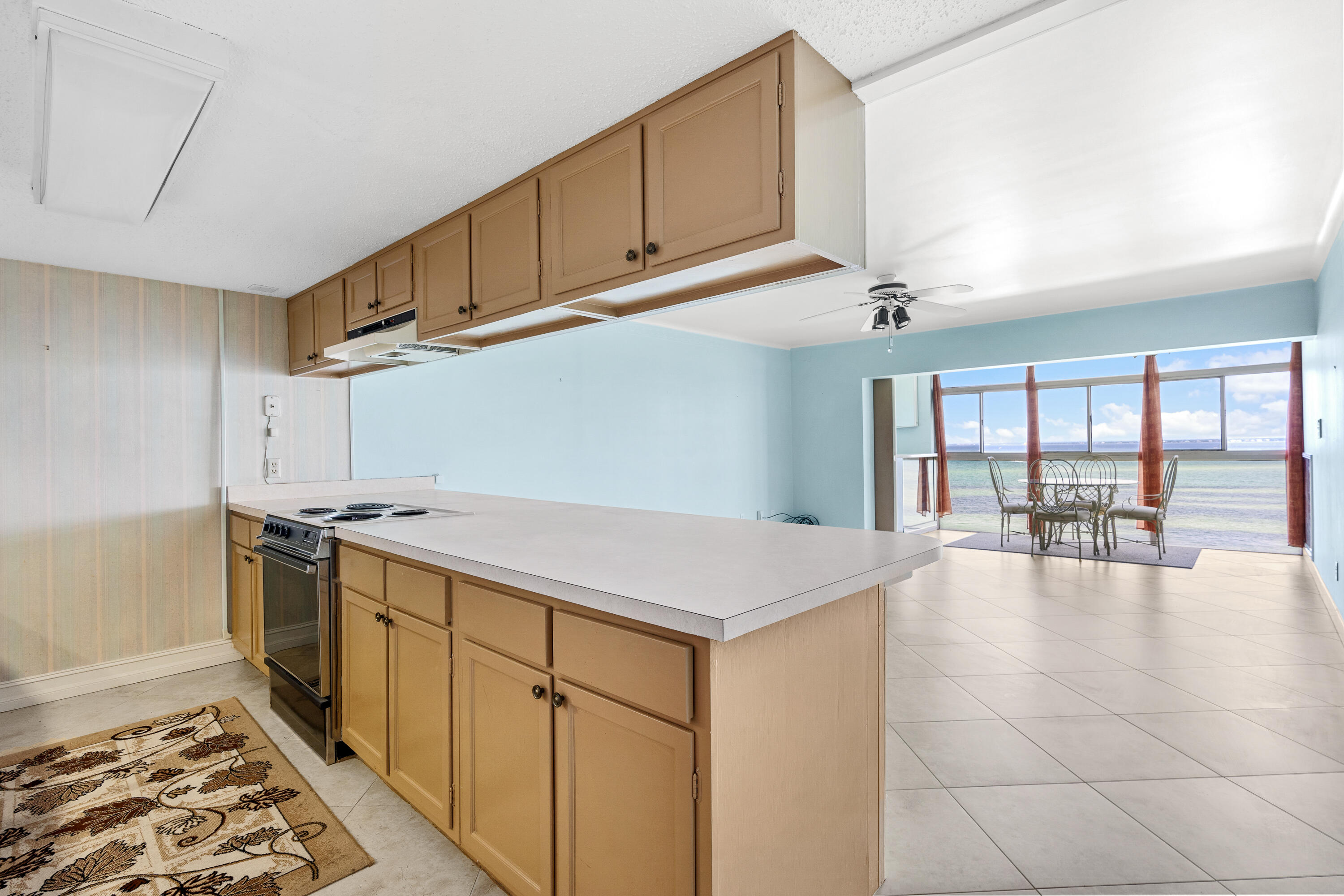 VALENCIA CONDO - Residential