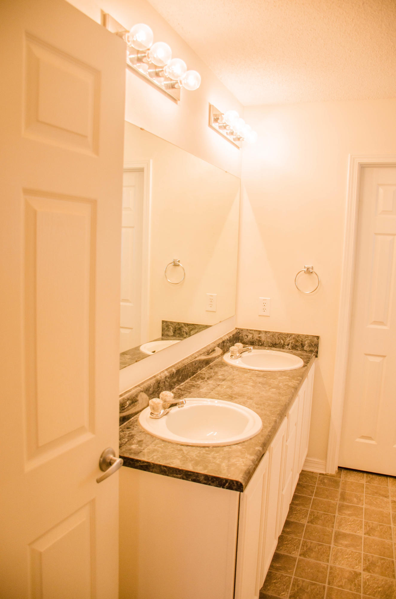 HIDDEN SHORES - Residential