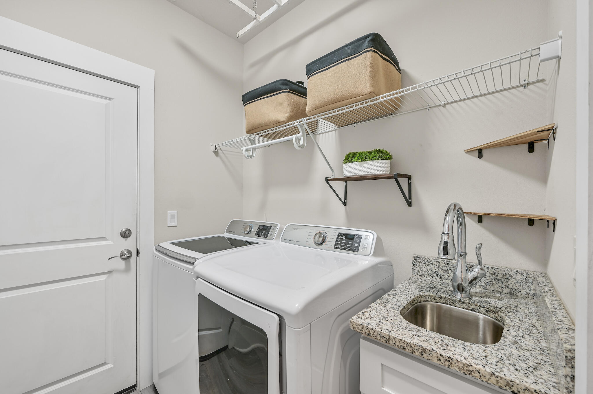 LAGRANGE LANDING - Residential