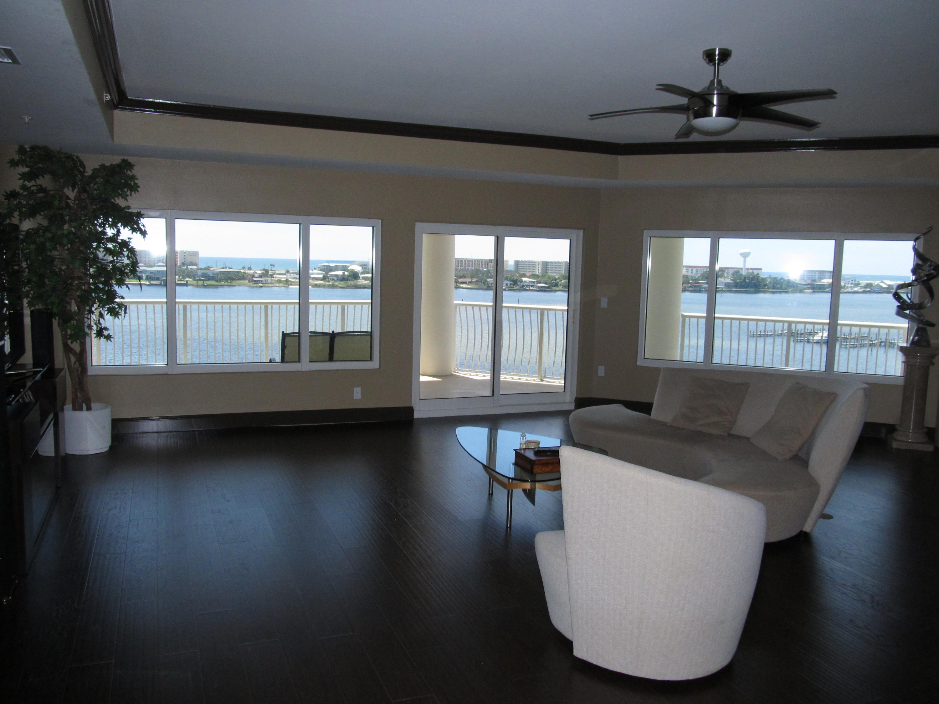 PRESIDIO YACHT CLUB - Residential