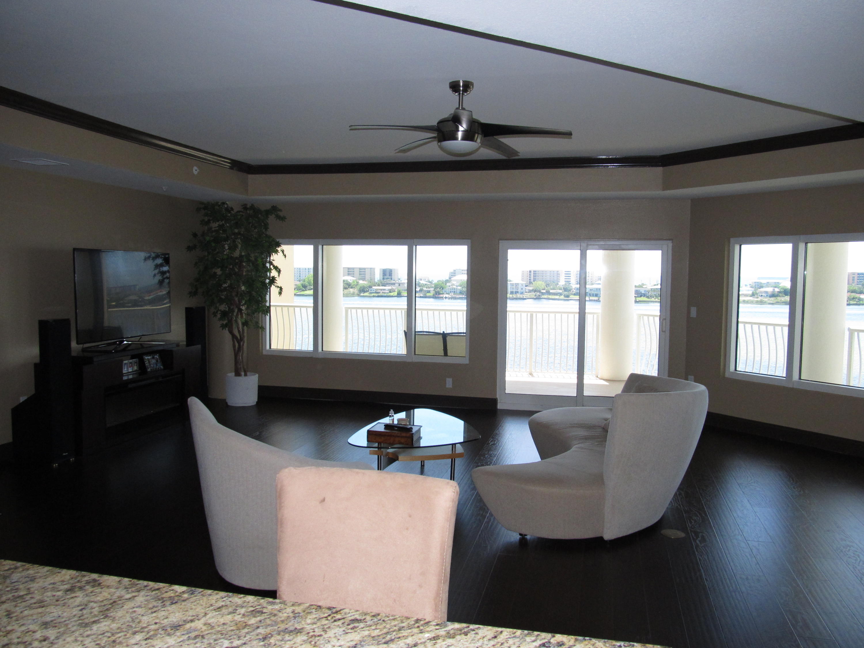 PRESIDIO YACHT CLUB - Residential