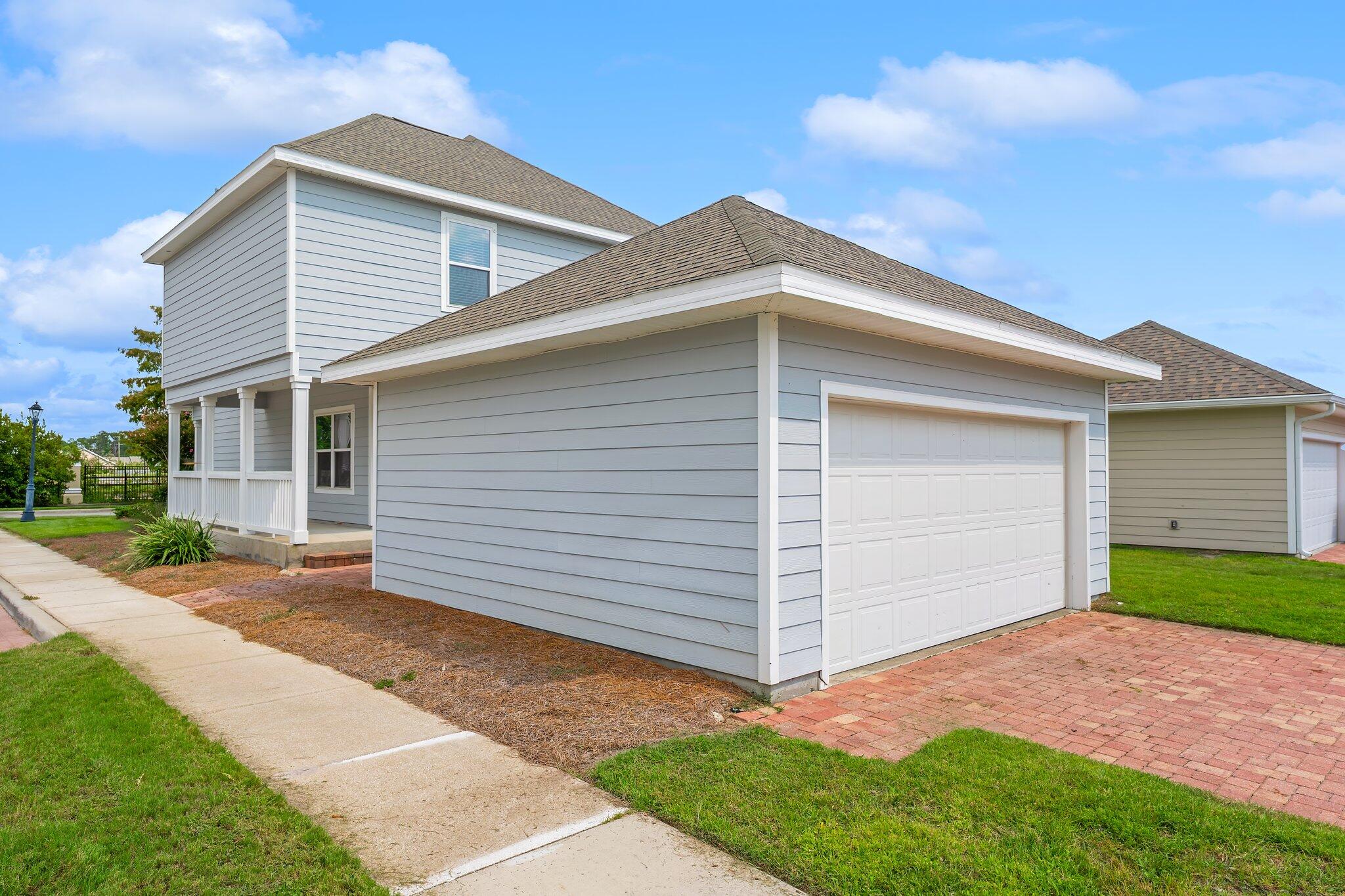 MAGNOLIA BAY - Residential