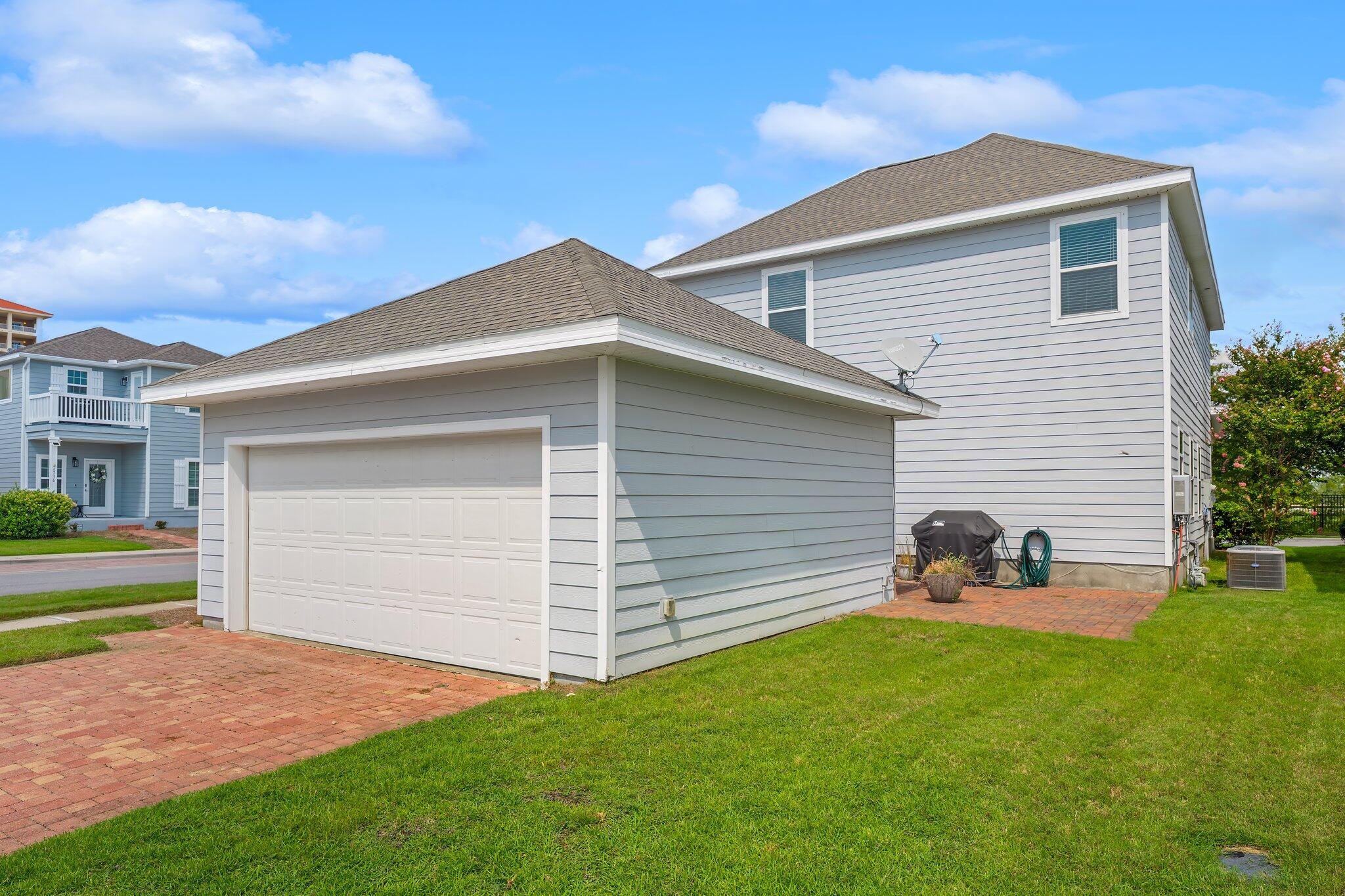 MAGNOLIA BAY - Residential