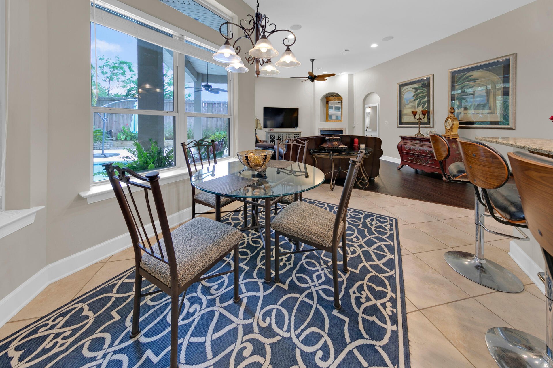 CHARDONNAY ESTATES - Residential