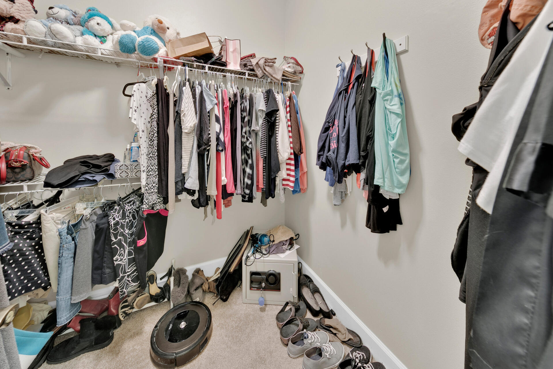 CHARDONNAY ESTATES - Residential