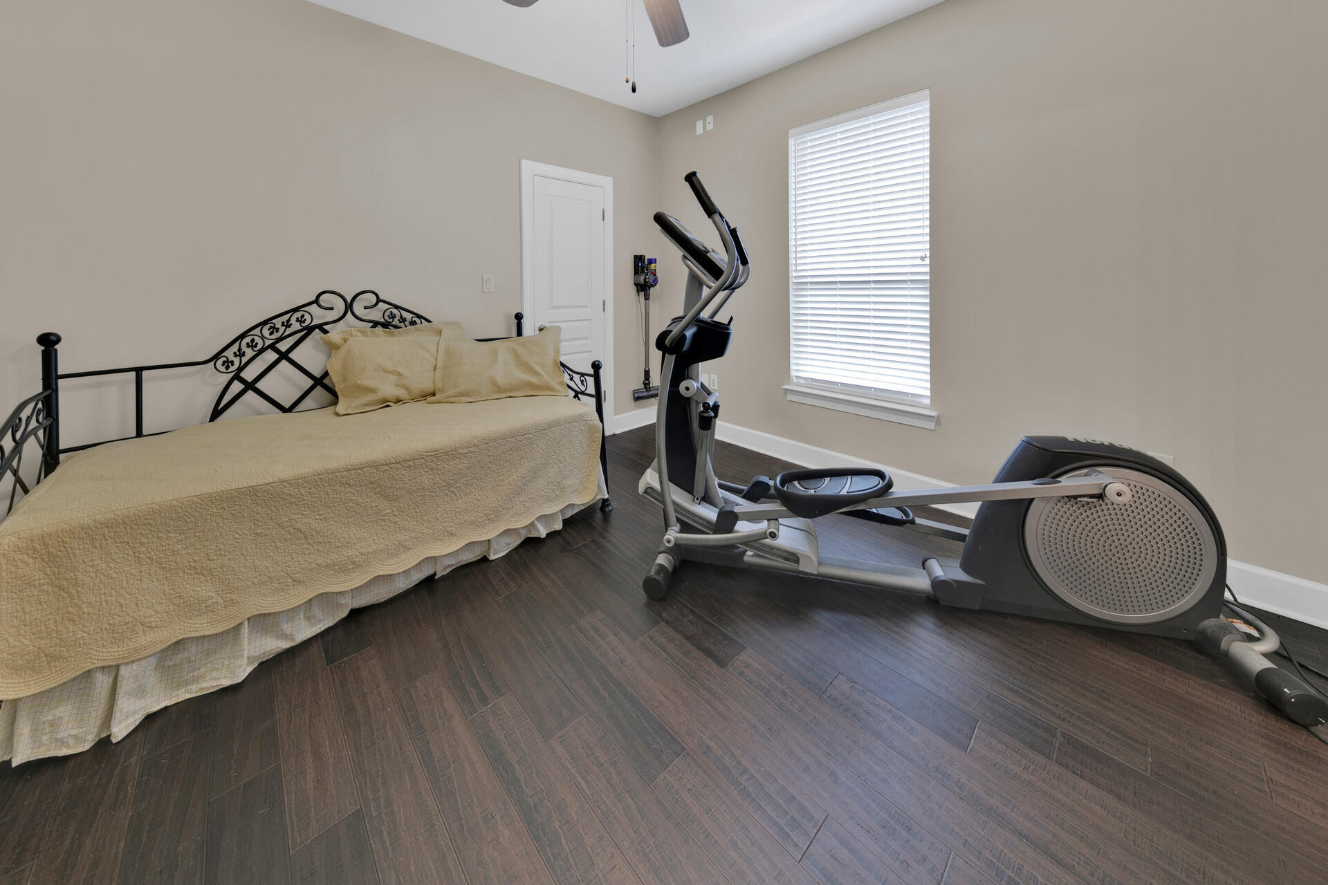 CHARDONNAY ESTATES - Residential