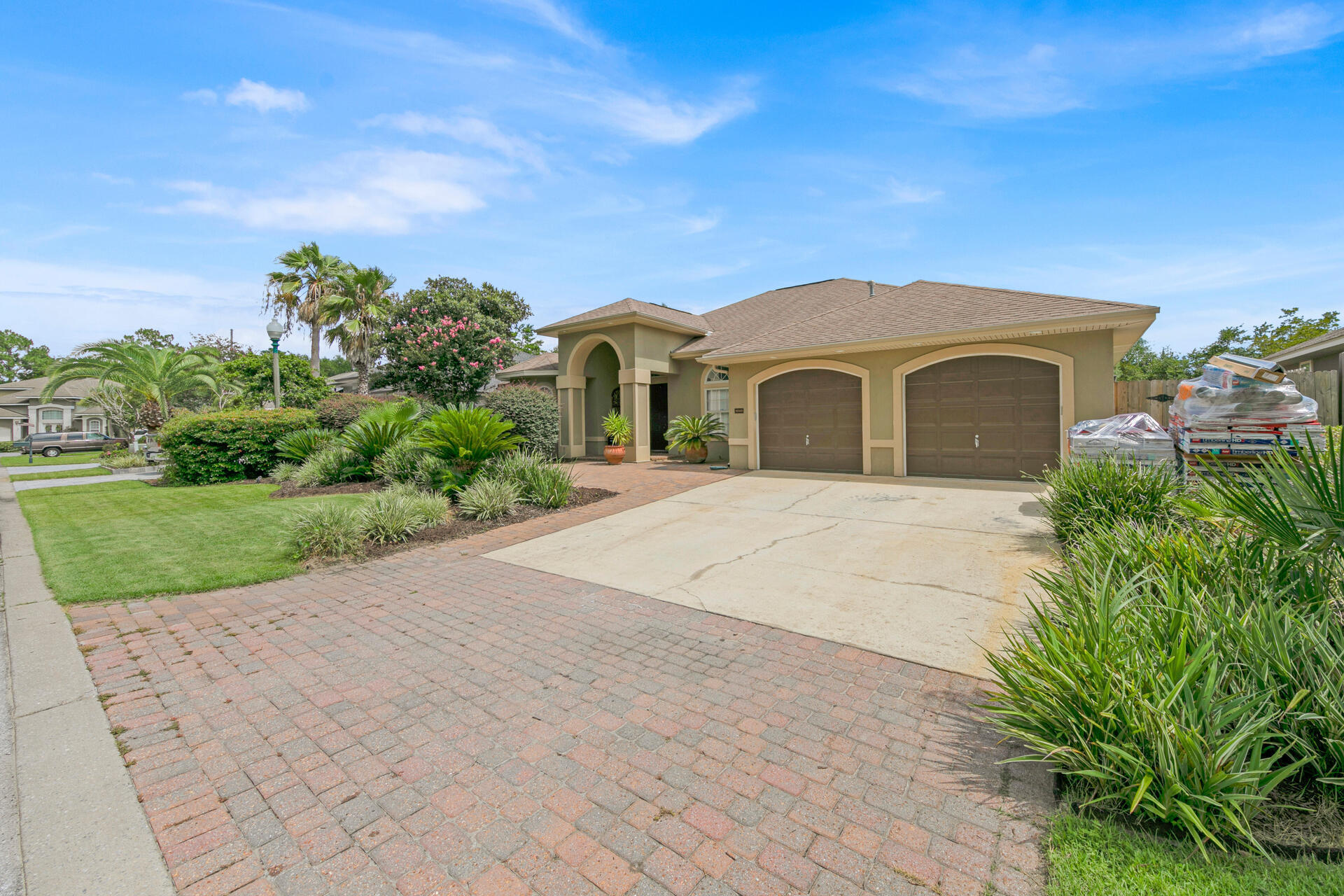 CHARDONNAY ESTATES - Residential