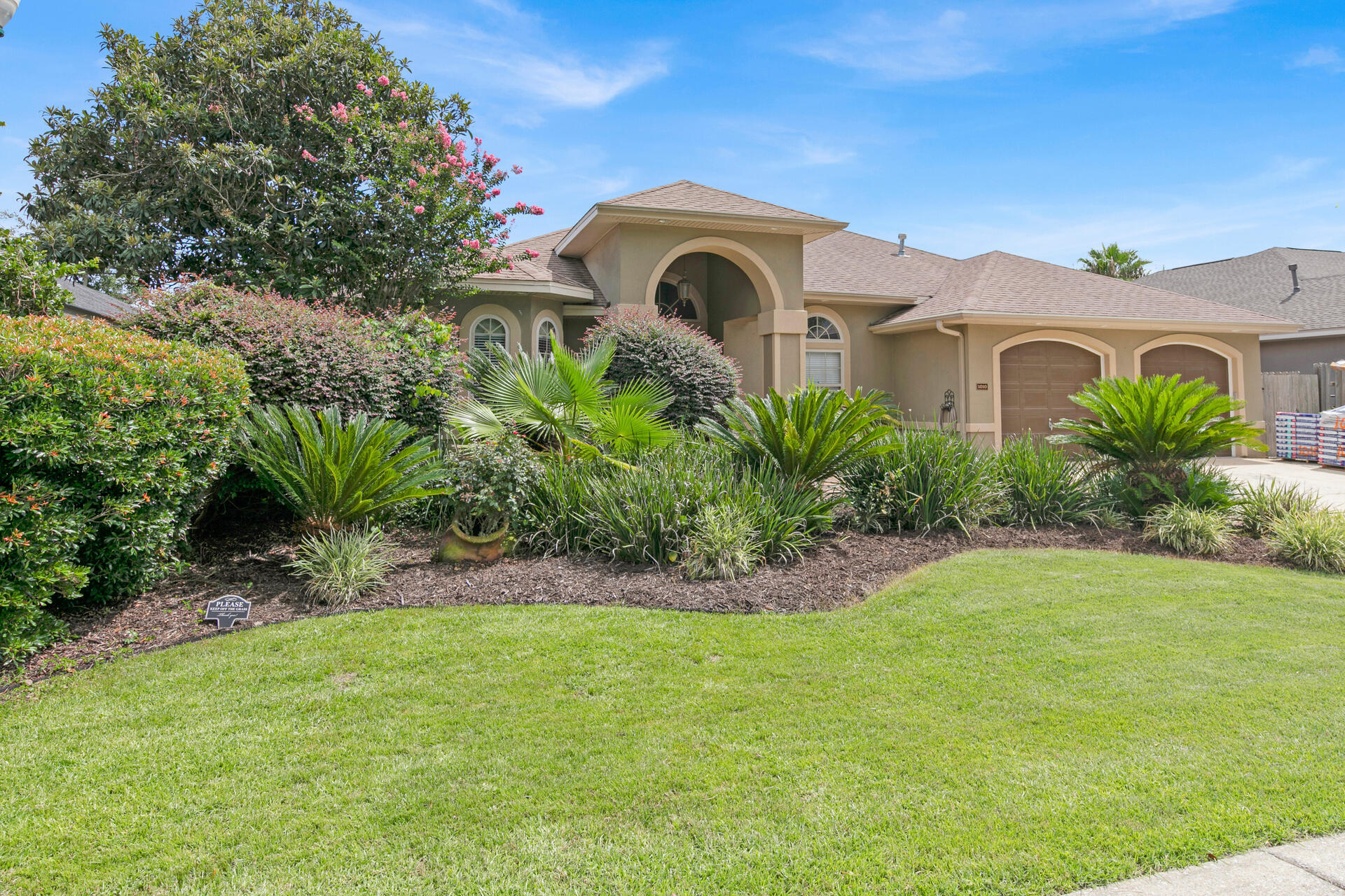 CHARDONNAY ESTATES - Residential