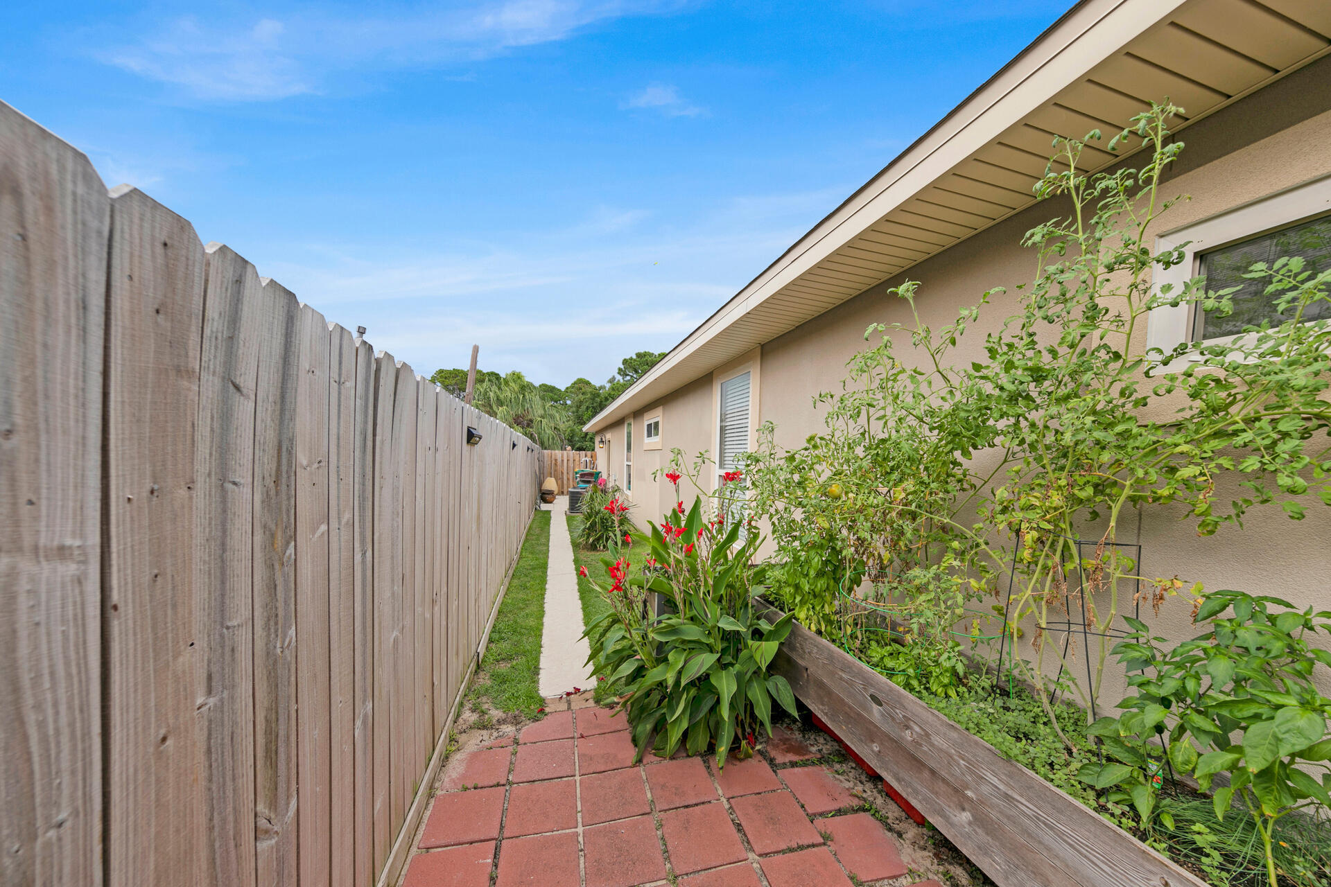 CHARDONNAY ESTATES - Residential