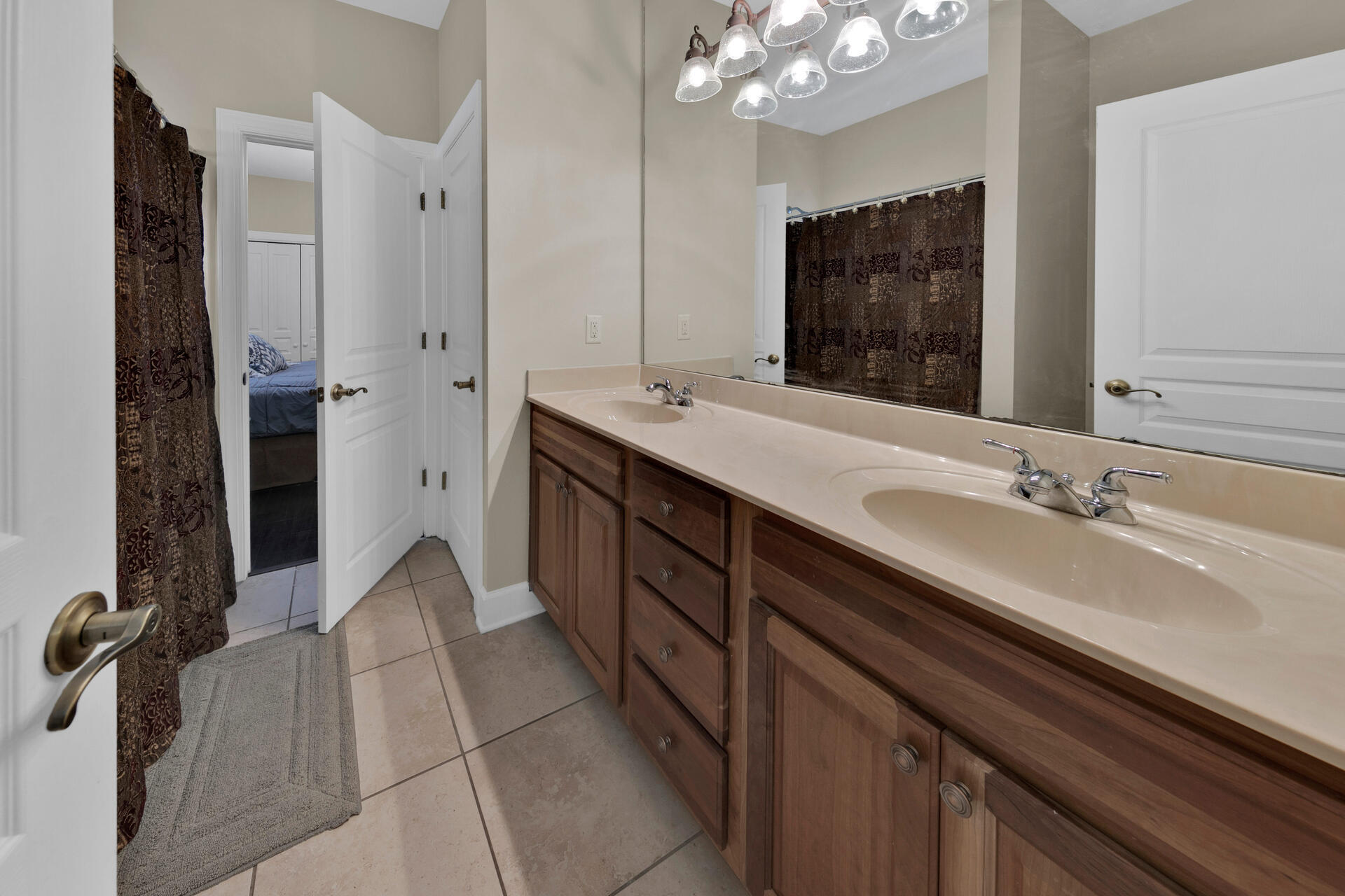 CHARDONNAY ESTATES - Residential