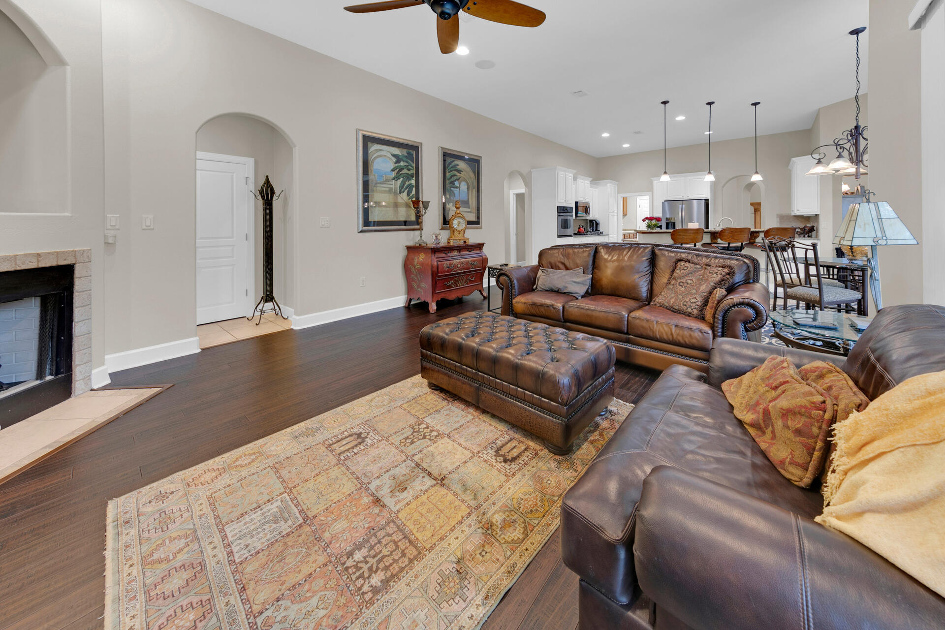 CHARDONNAY ESTATES - Residential