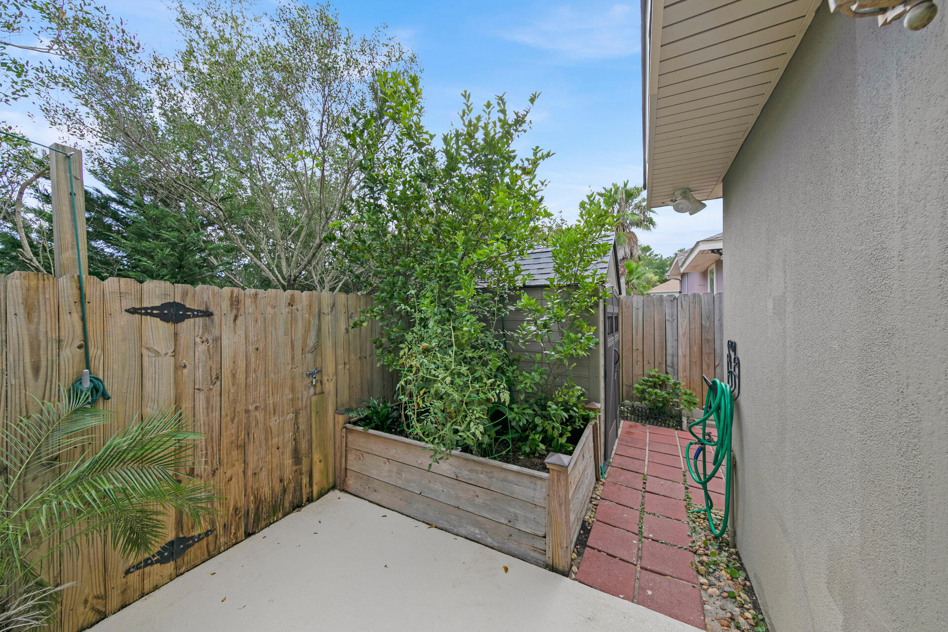 CHARDONNAY ESTATES - Residential