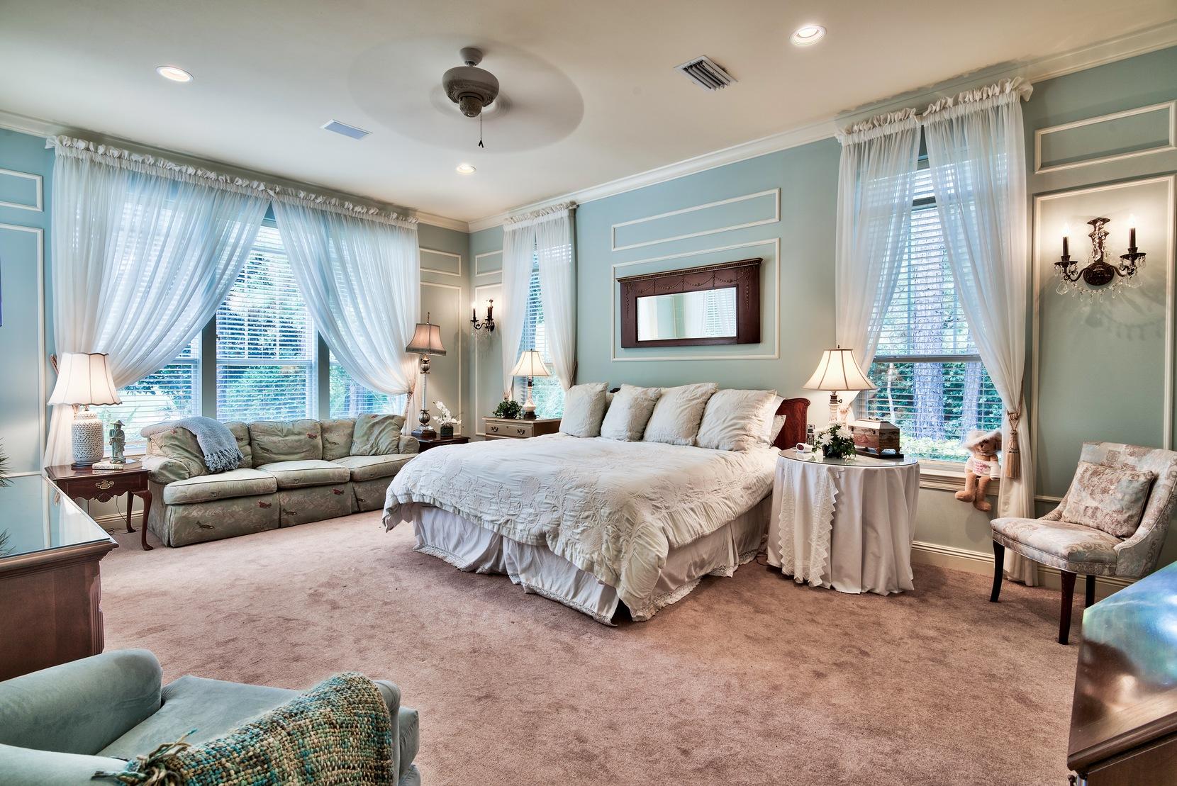 BAYTOWNE AVE EAST - Residential