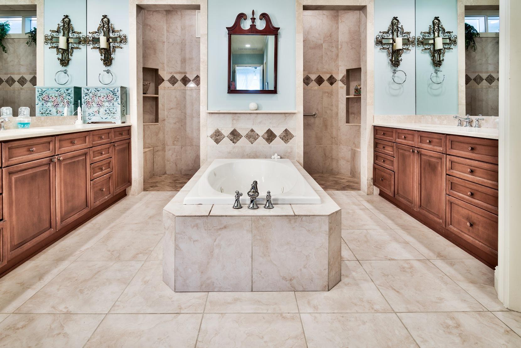 BAYTOWNE AVE EAST - Residential