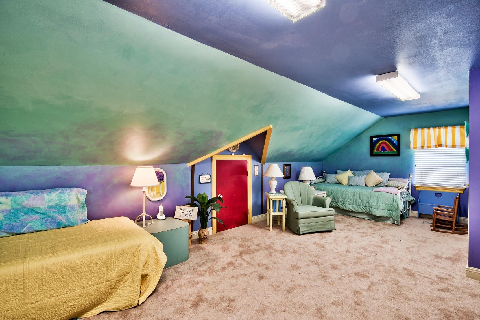 BAYTOWNE AVE EAST - Residential