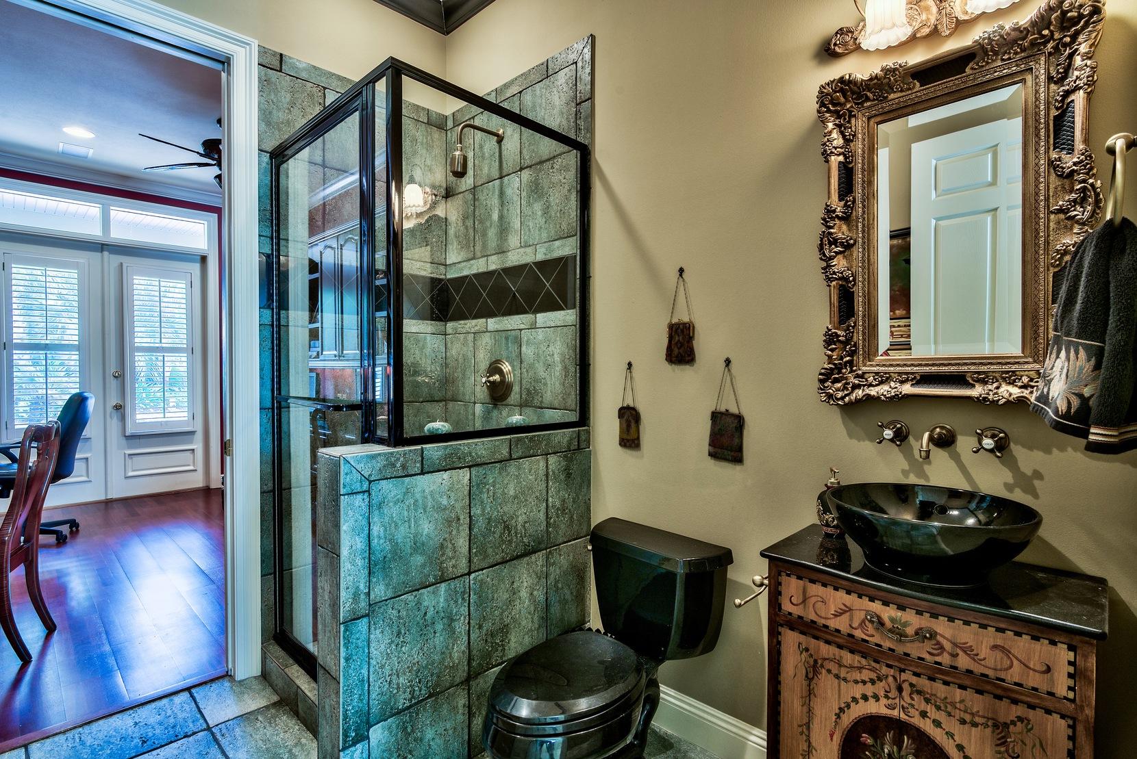 BAYTOWNE AVE EAST - Residential