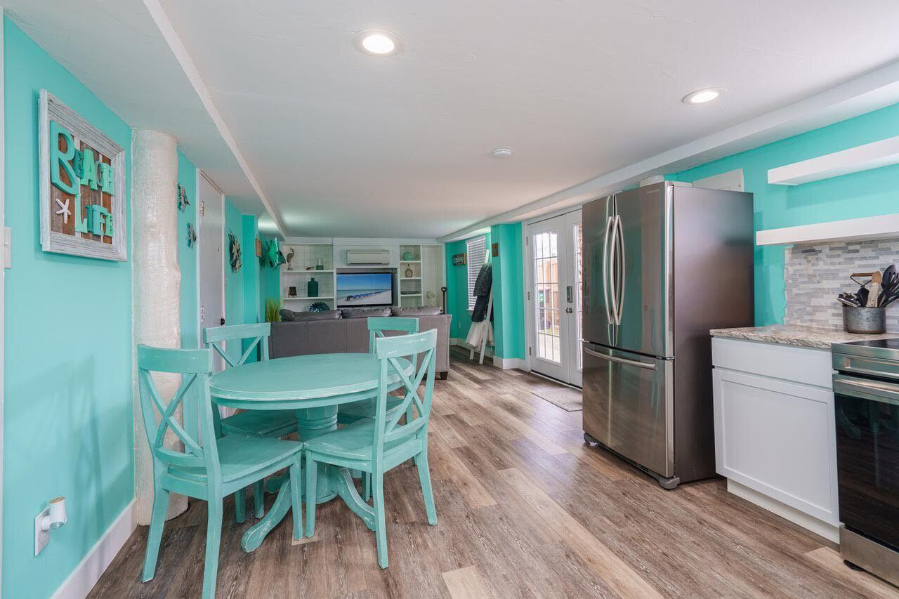 HOLIDAY BEACH - Residential