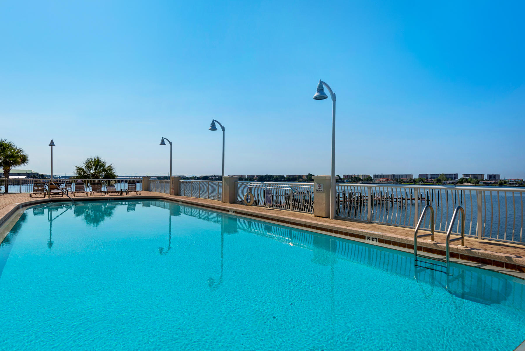 PRESIDIO YACHT CLUB - Residential