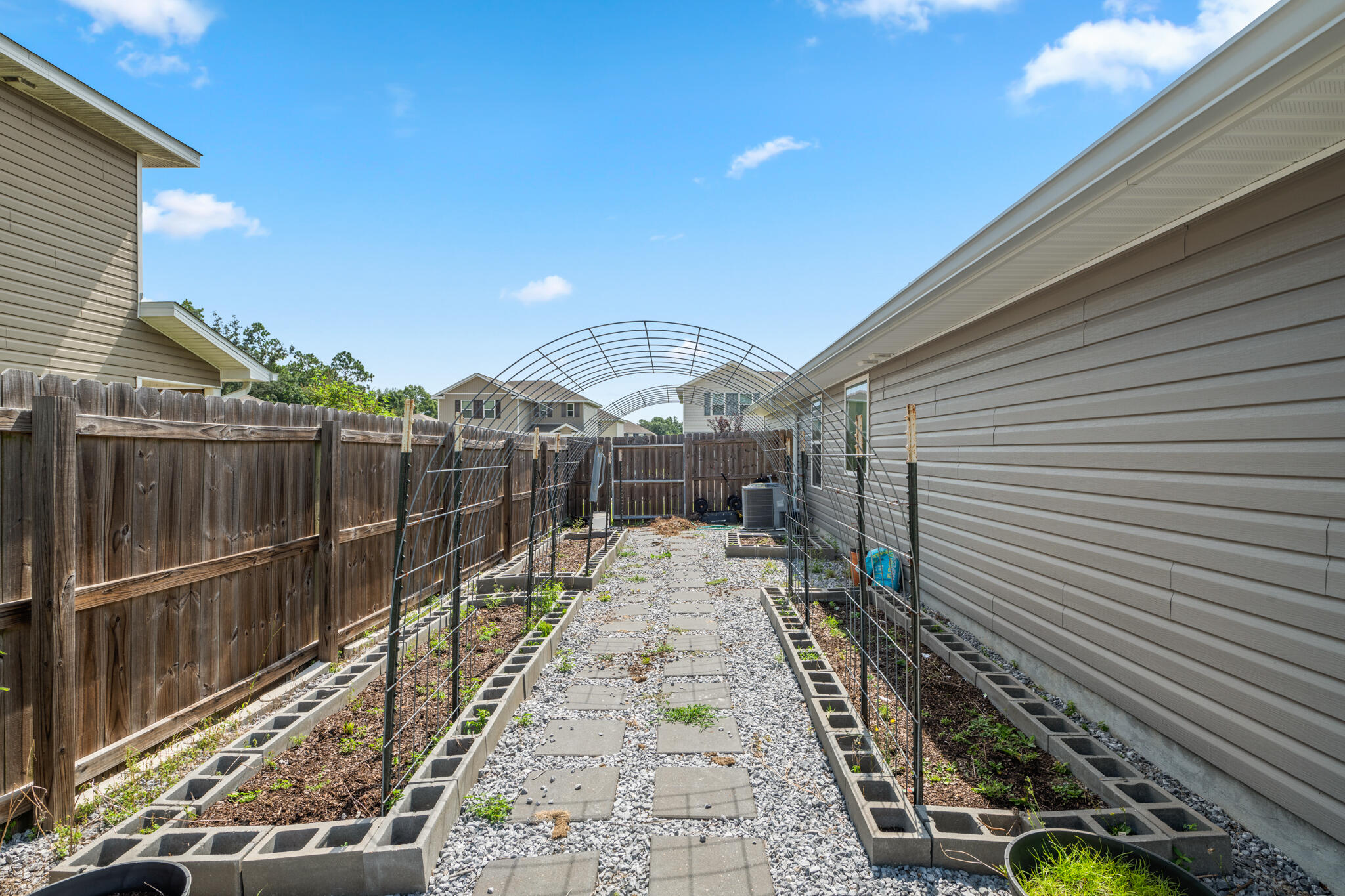 MAGNOLIA BEND - Residential