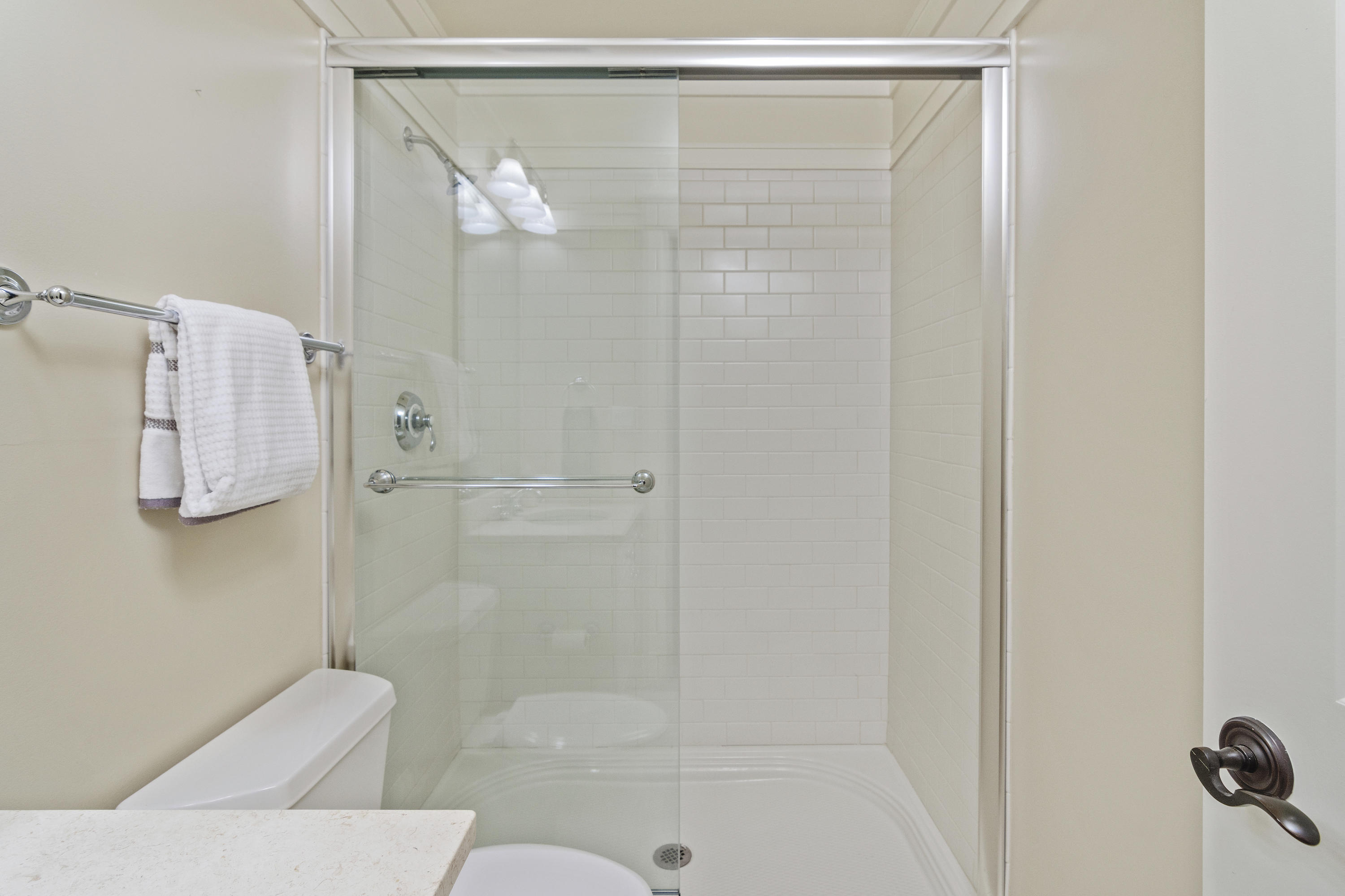 LAKESIDE LODGE AT PROSPECT POINT - Residential