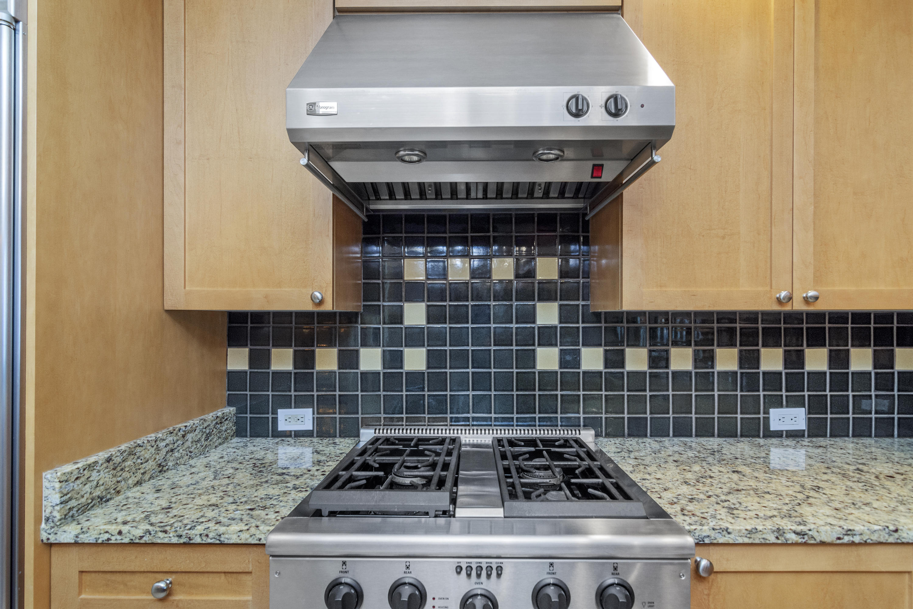 LAKESIDE LODGE AT PROSPECT POINT - Residential