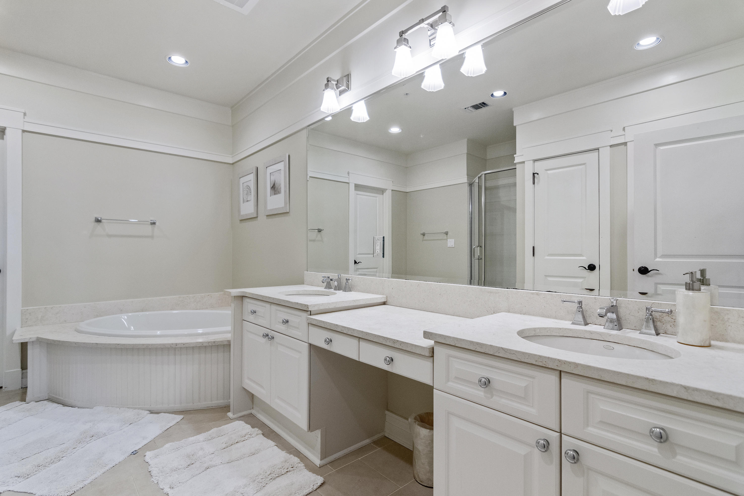 LAKESIDE LODGE AT PROSPECT POINT - Residential