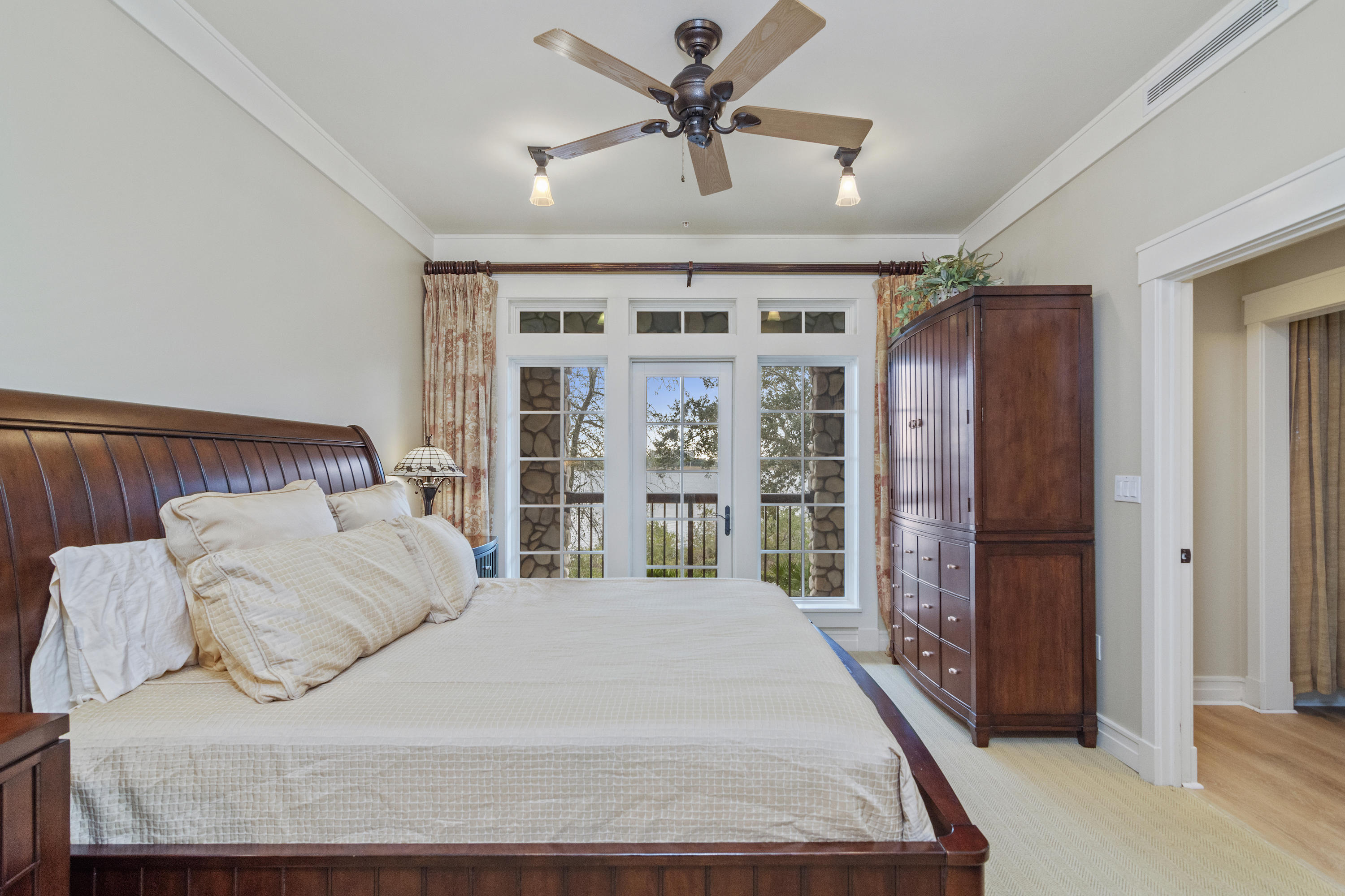 LAKESIDE LODGE AT PROSPECT POINT - Residential