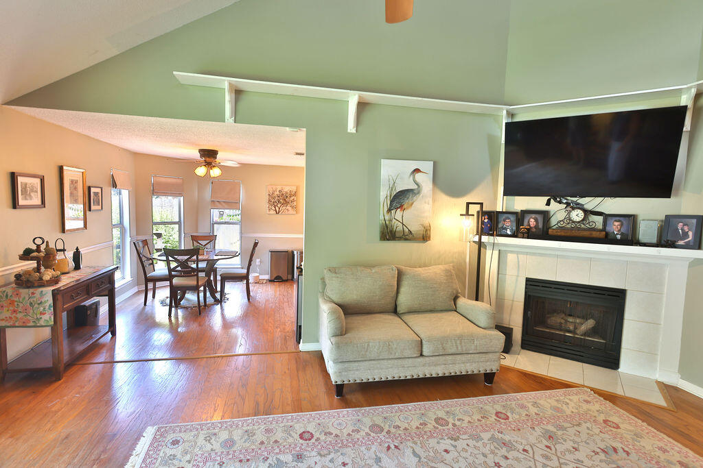 EMERALD POINTE - Residential