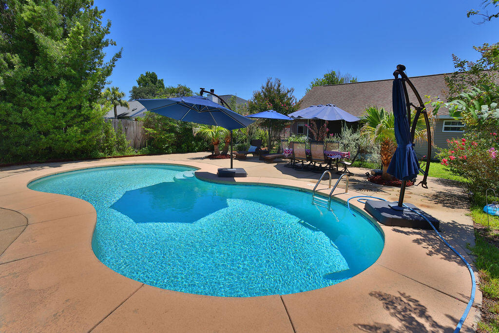 EMERALD POINTE - Residential