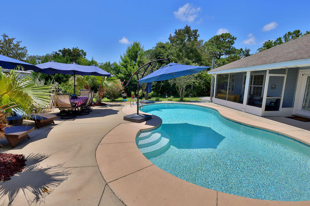 EMERALD POINTE - Residential