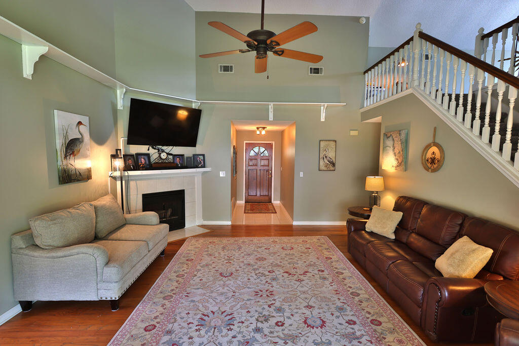 EMERALD POINTE - Residential
