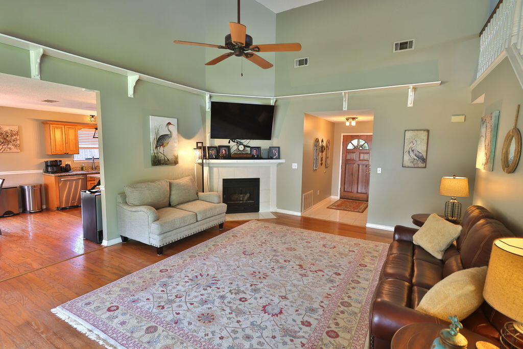 EMERALD POINTE - Residential