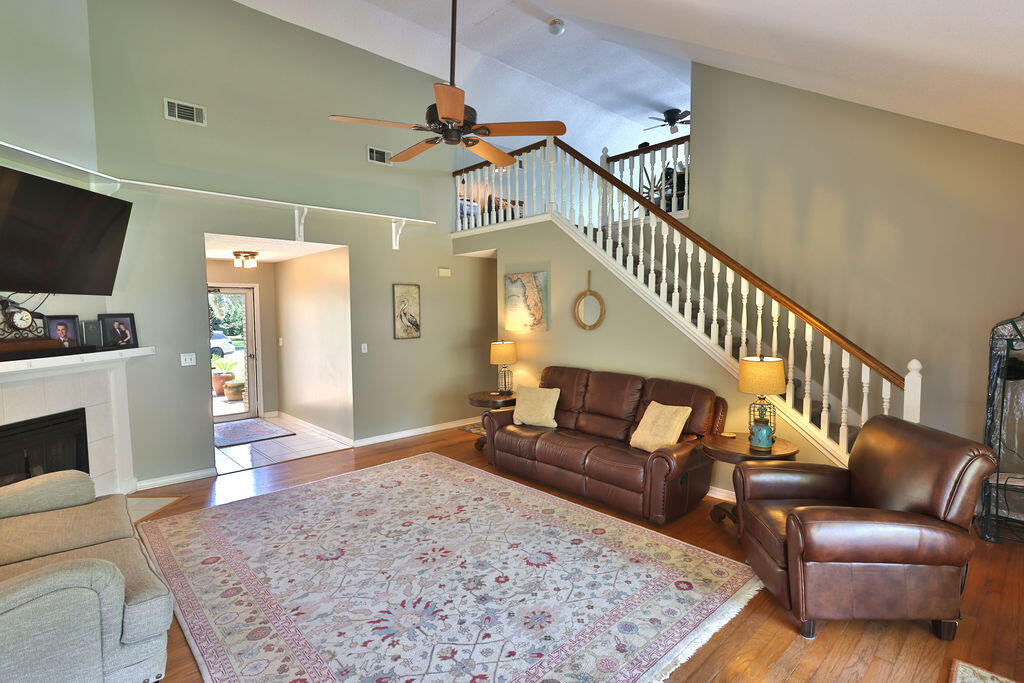 EMERALD POINTE - Residential